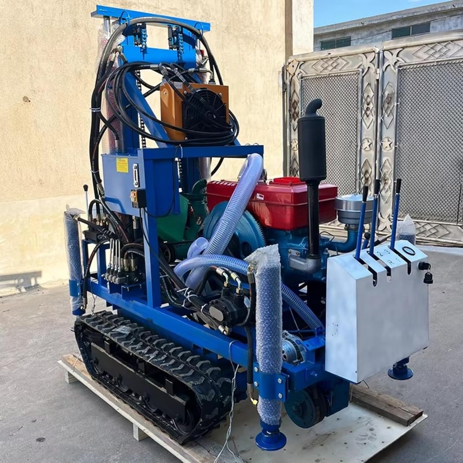Multi-Purpose Portable Water Well Drilling Rig 200m Small Hydraulic Borehole Machine Mini Drill Rig for Water Wells & Geothermal Compact with Track - Easy Transport Setup for Remote Locations