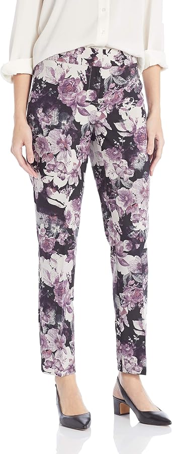 Outfits con Blusas Negras y Jeans Para Mujeres Maduras y Elegantes