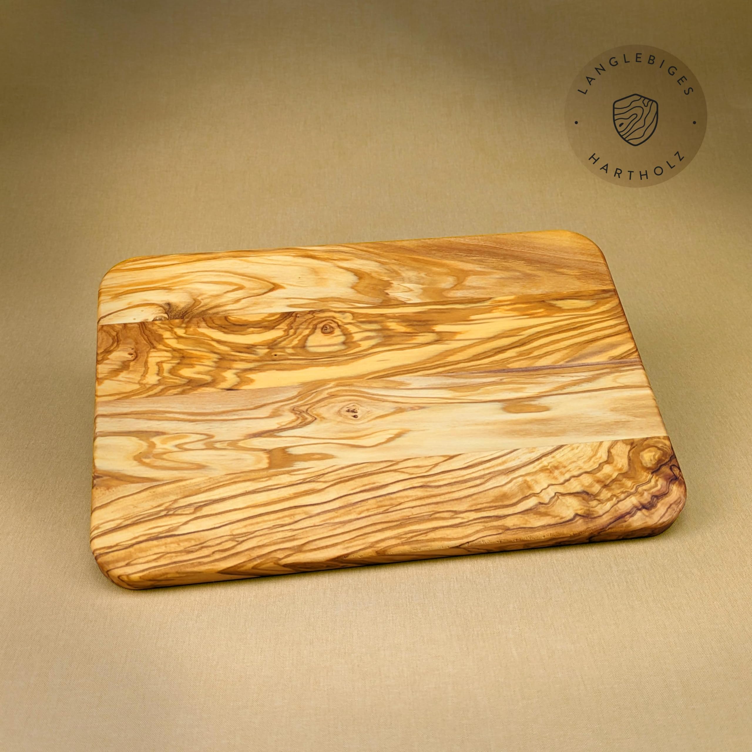 DAS OLIVENHOLZBRETT® Schneidebrett aus Olivenholz längs verleimt/Allzweck Schneidebrett aus Olivenholz / 35cm x 25cm x 1.4cm | Allzweck Schneidebrett aus Olivenholz/mit abgerundeten Ecken/ allrounder in der Küche!