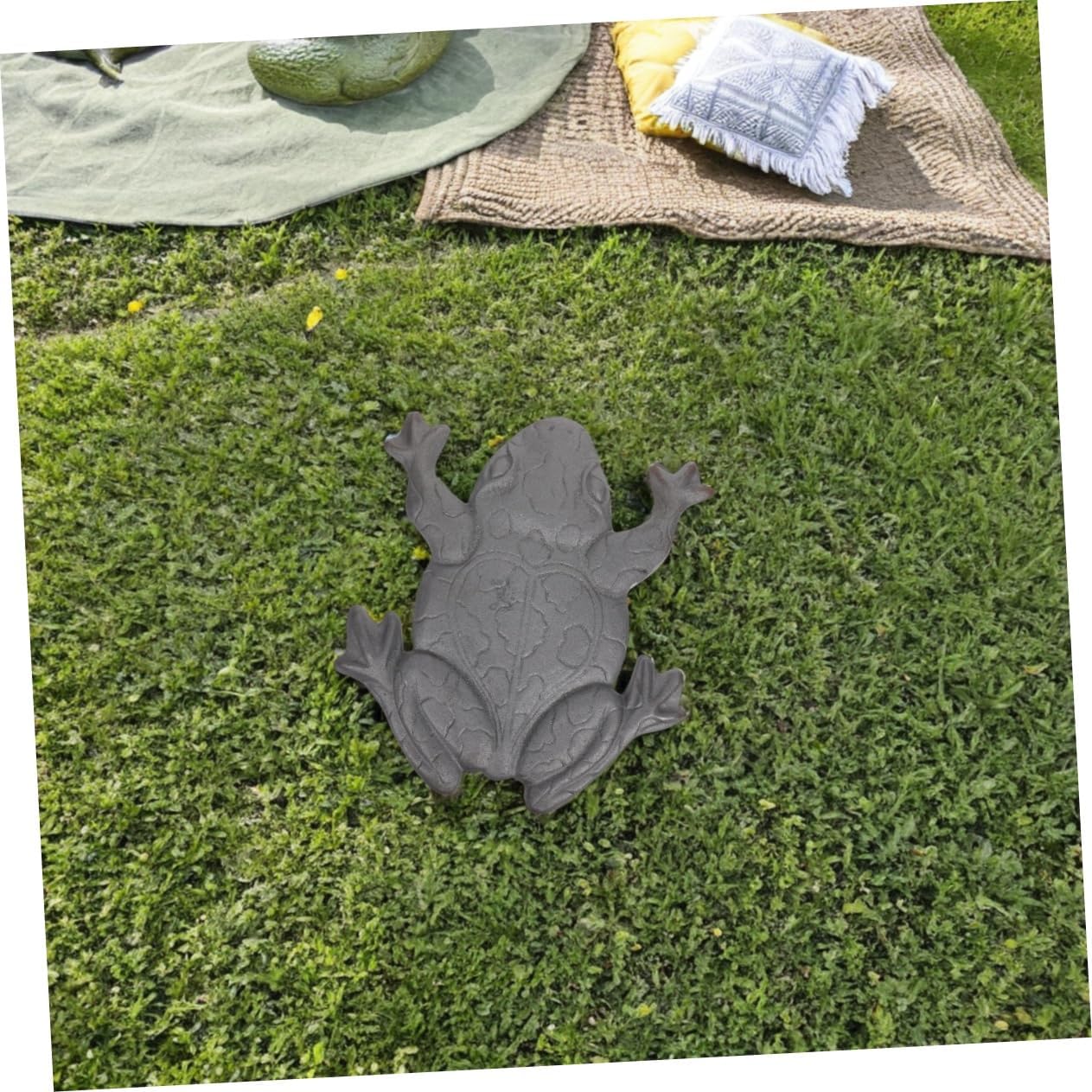 UPKOCH Frog Stepping Stone: Cast Iron Garden Frog Statue Ornament Fish Stone Animal Yard Decor for Garden Walkways Patios and Yard Landscaping