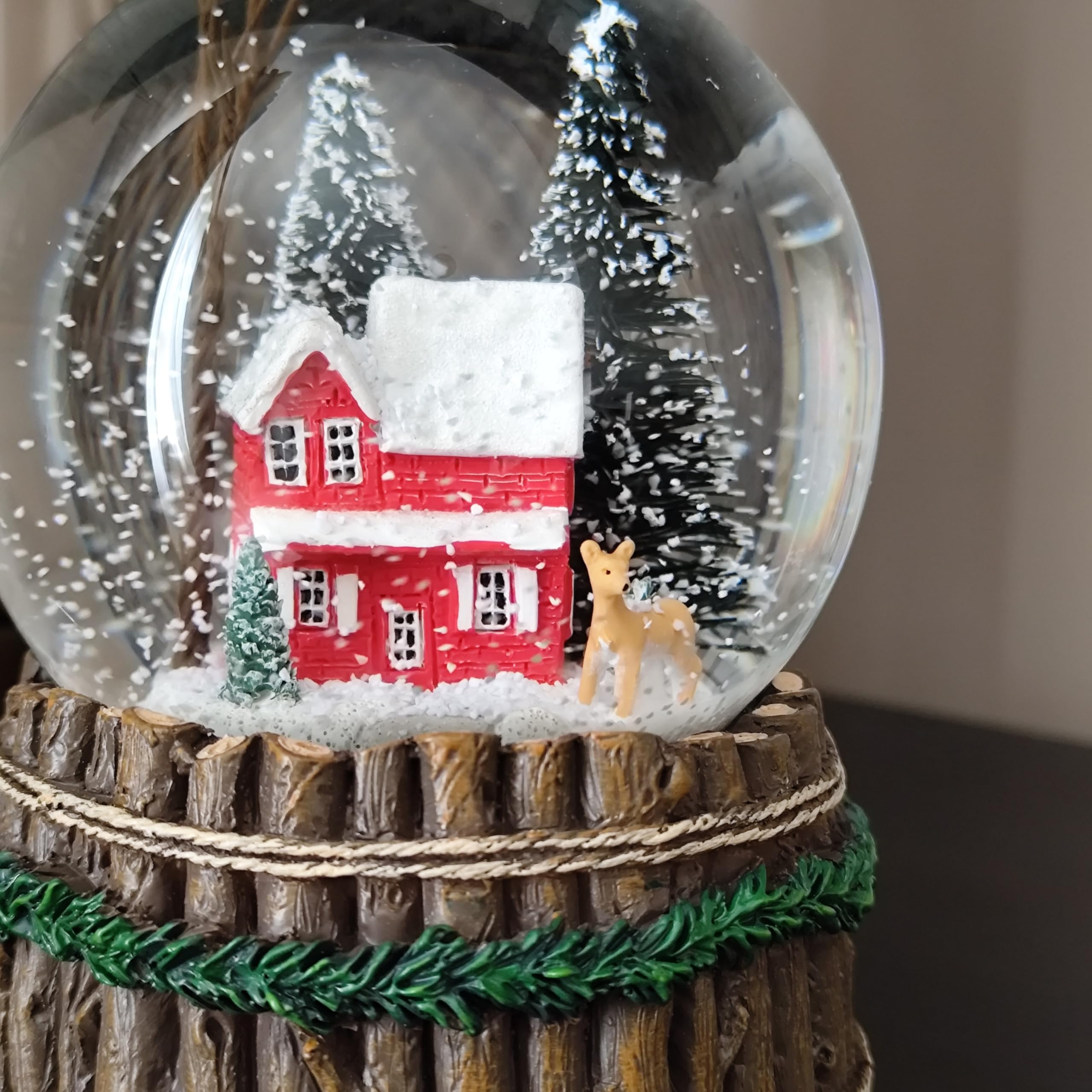 Heaven Sends Schneekugel mit Weihnachtsmusik mit Hirsch