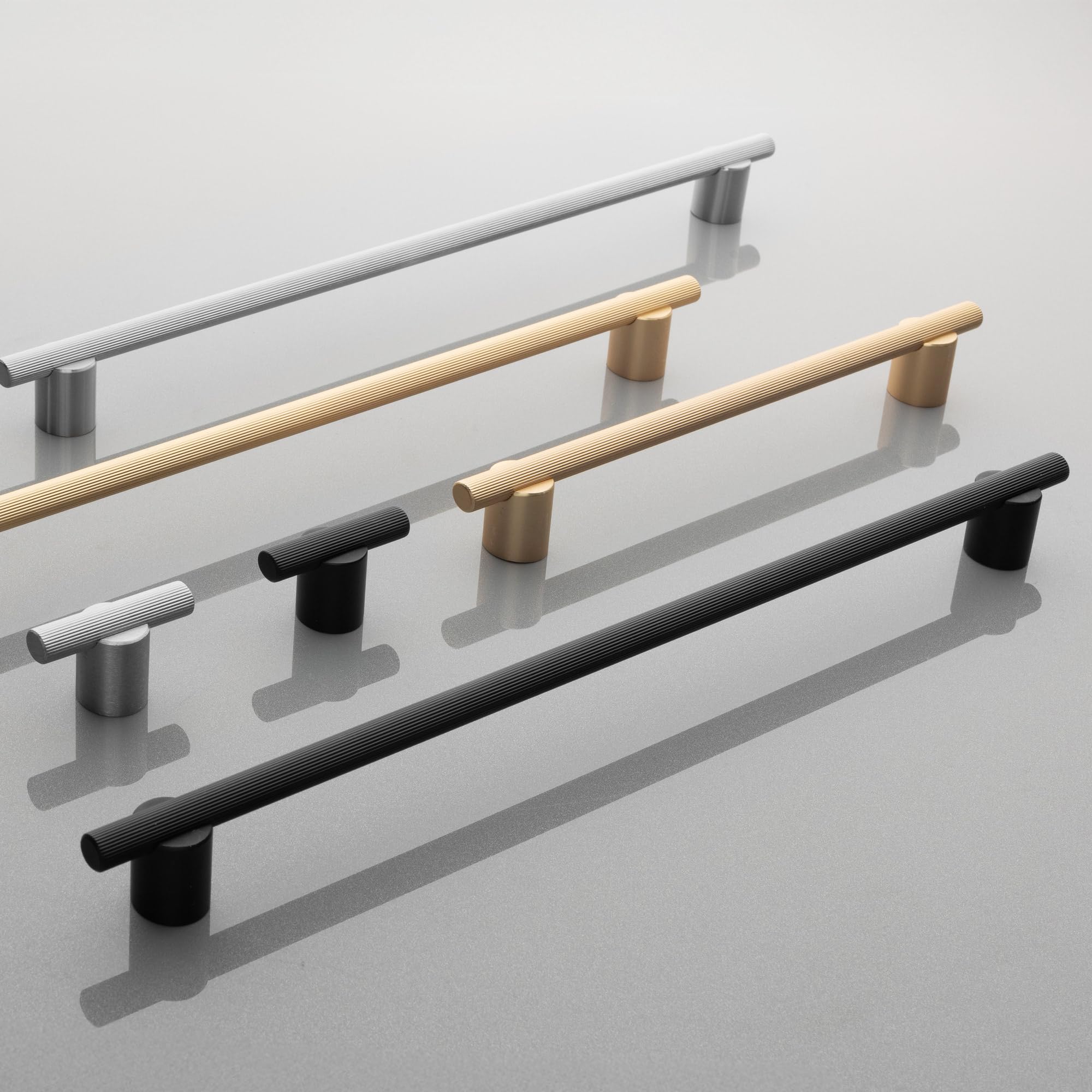 GTV Maniglia per Mobili LINEA – Maniglione a Barra in Alluminio 1200 mm, Maniglia Cucina Armadio Oro Chiaro Spazzolato, Interasse 2x512 mm, Zigrinato, Moderno