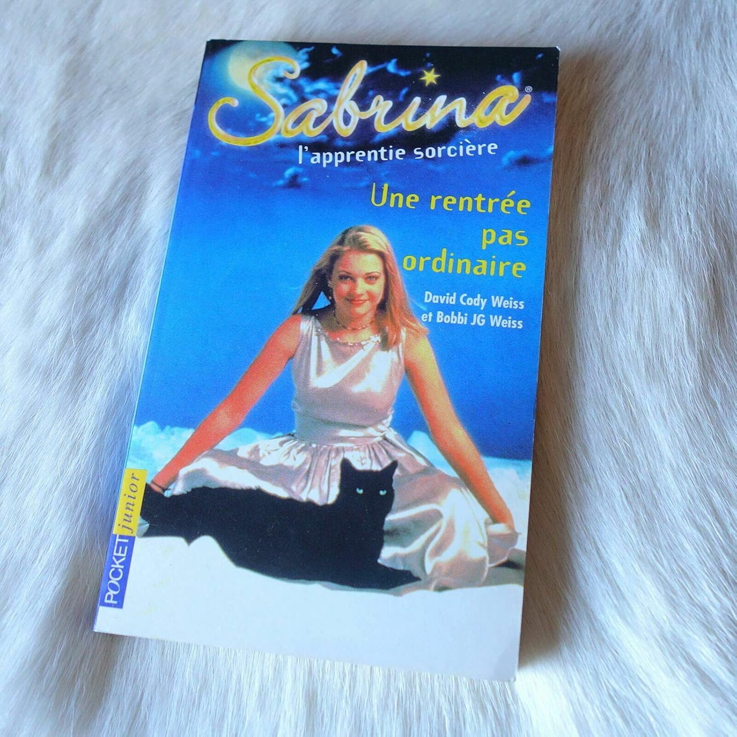 sabrina-l-apprentie-sorciere-tome-1-une-rentree-pas-ordinaire-weiss