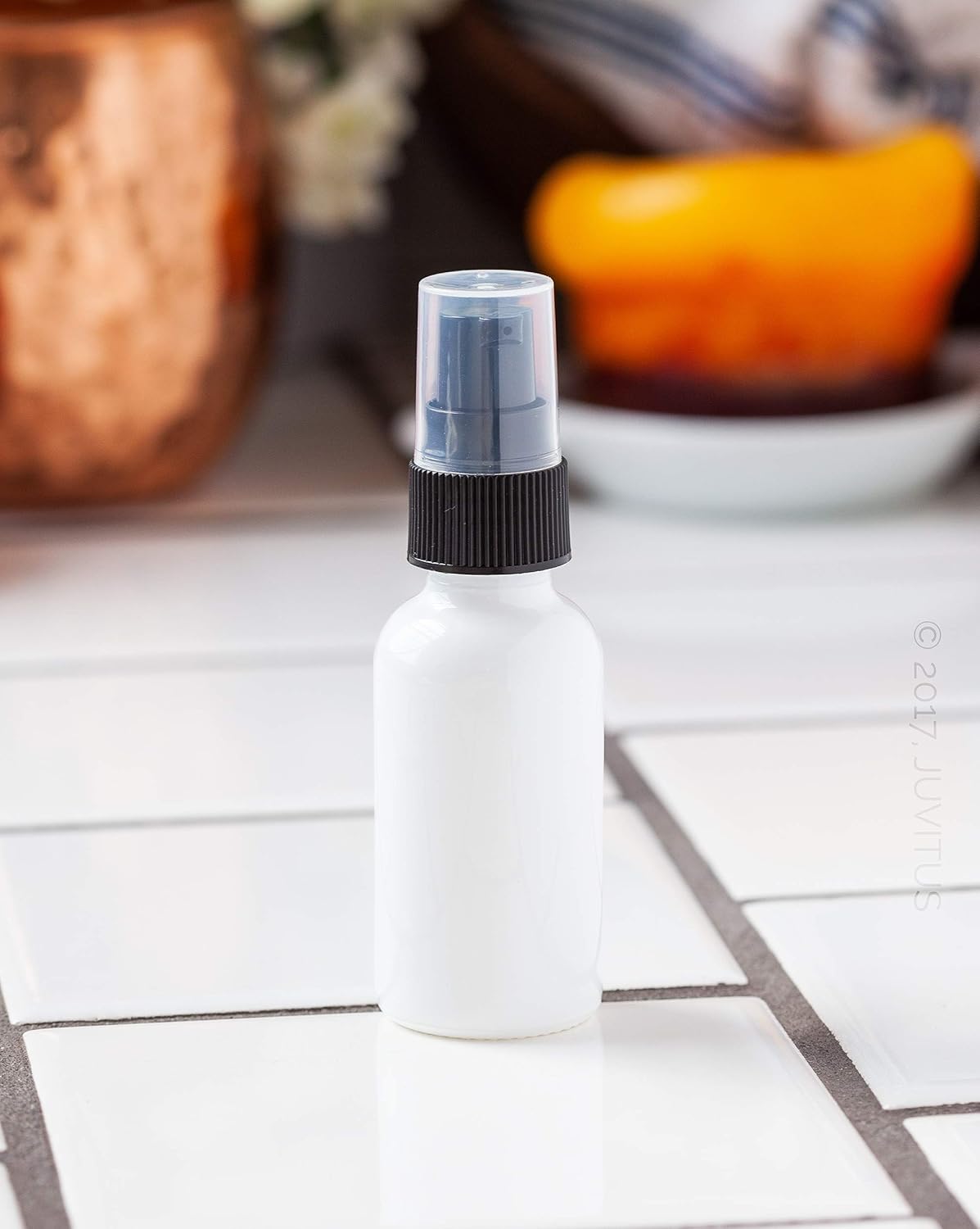 JUVITUS 1 oz / 30 ml High Shine Gloss White Glass Boston Round Bottle with Black Treatment Pump (24 Pack)