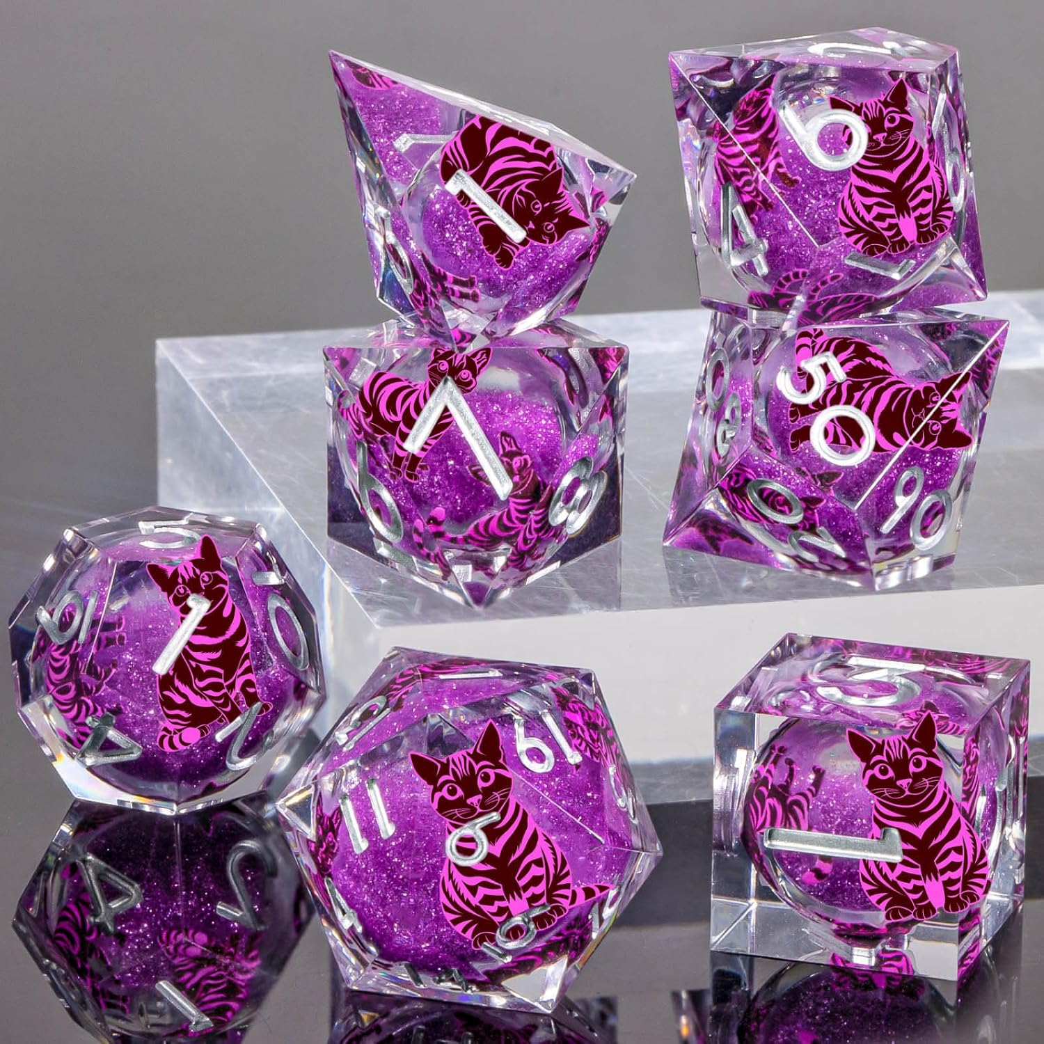 KERWELLSI Cat Liquid Core DND Dice Set with Gift Box, 7Pcs Resin Dungeons Sharp Edge D&D Dice, Dragons D and D Role Playing Dice D20 D12 D10 D8 D6 D4, Purple