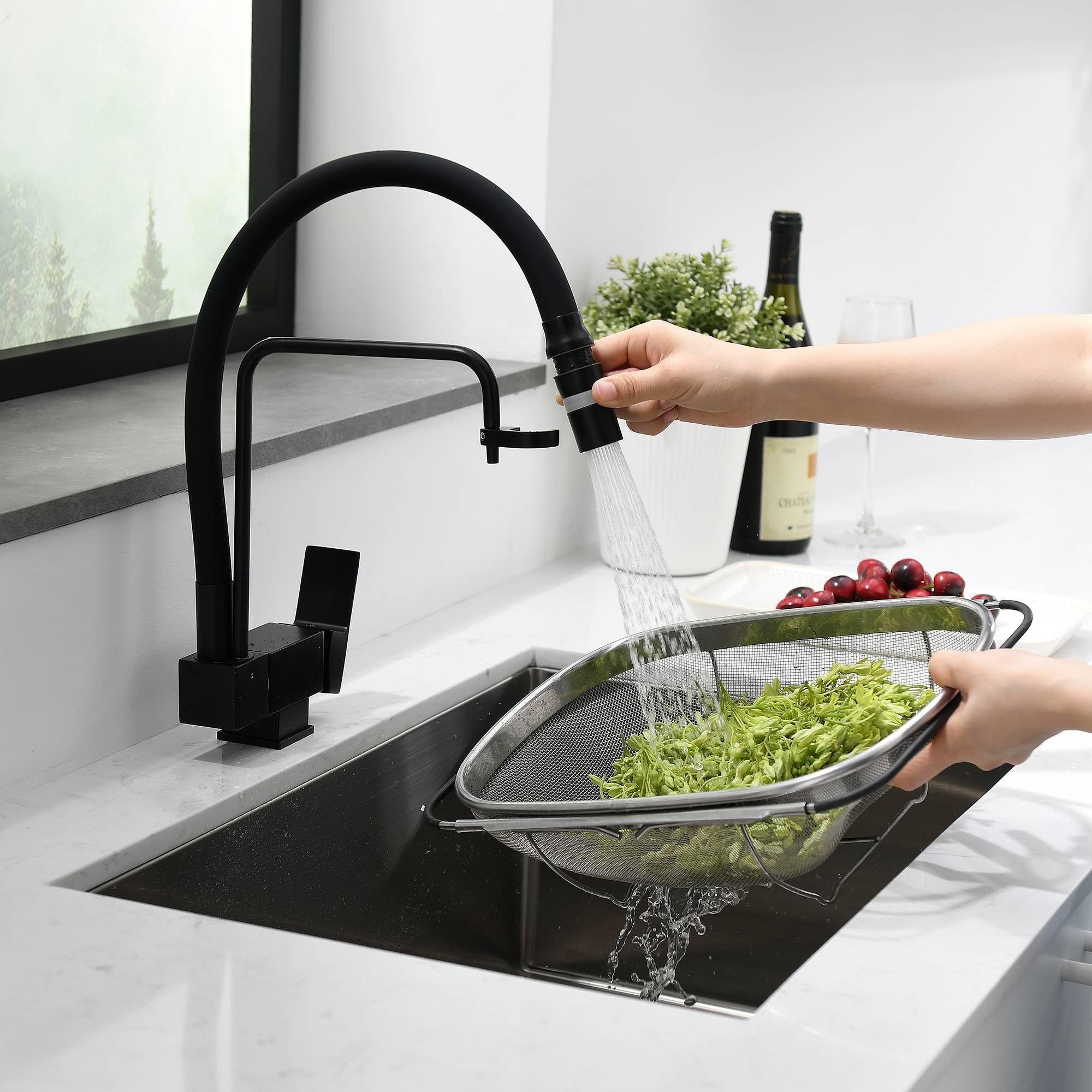 Vorfenster Küchenarmatur Aus 360° Verstellbarer-Wasserhahn Küche Mit 2 Strahlarten, 360° Drehbare Armatur Und Unterfenstermontage, Ideale Mischbatterie Für Küchen Unter Dem Fenster (Schwarz)