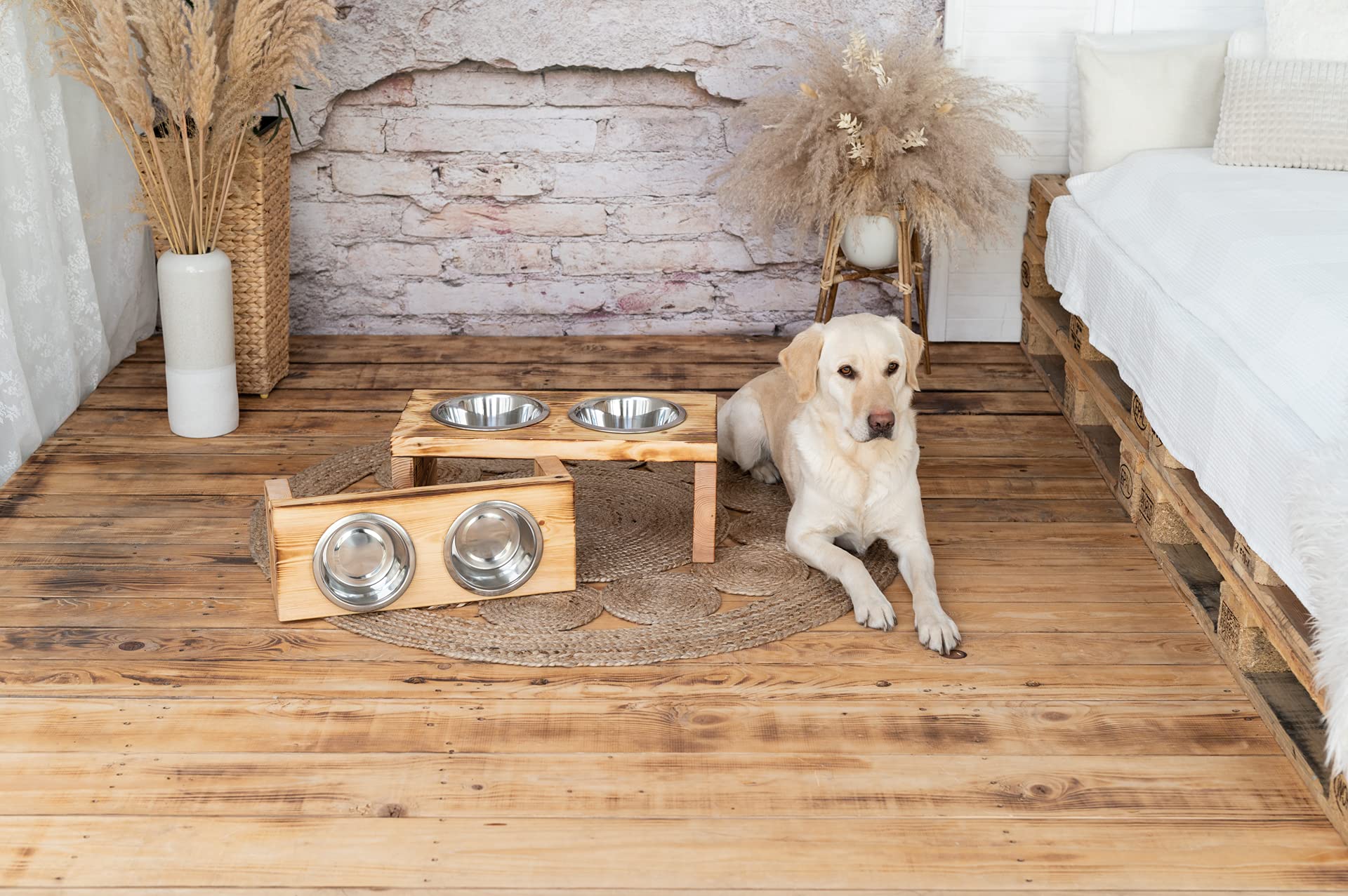 Woodworms Futterstation mit 2x 800ml Edelstahlnäpfen, handgemachte Echtholz Hundebar für kleine und mittlere Hunde