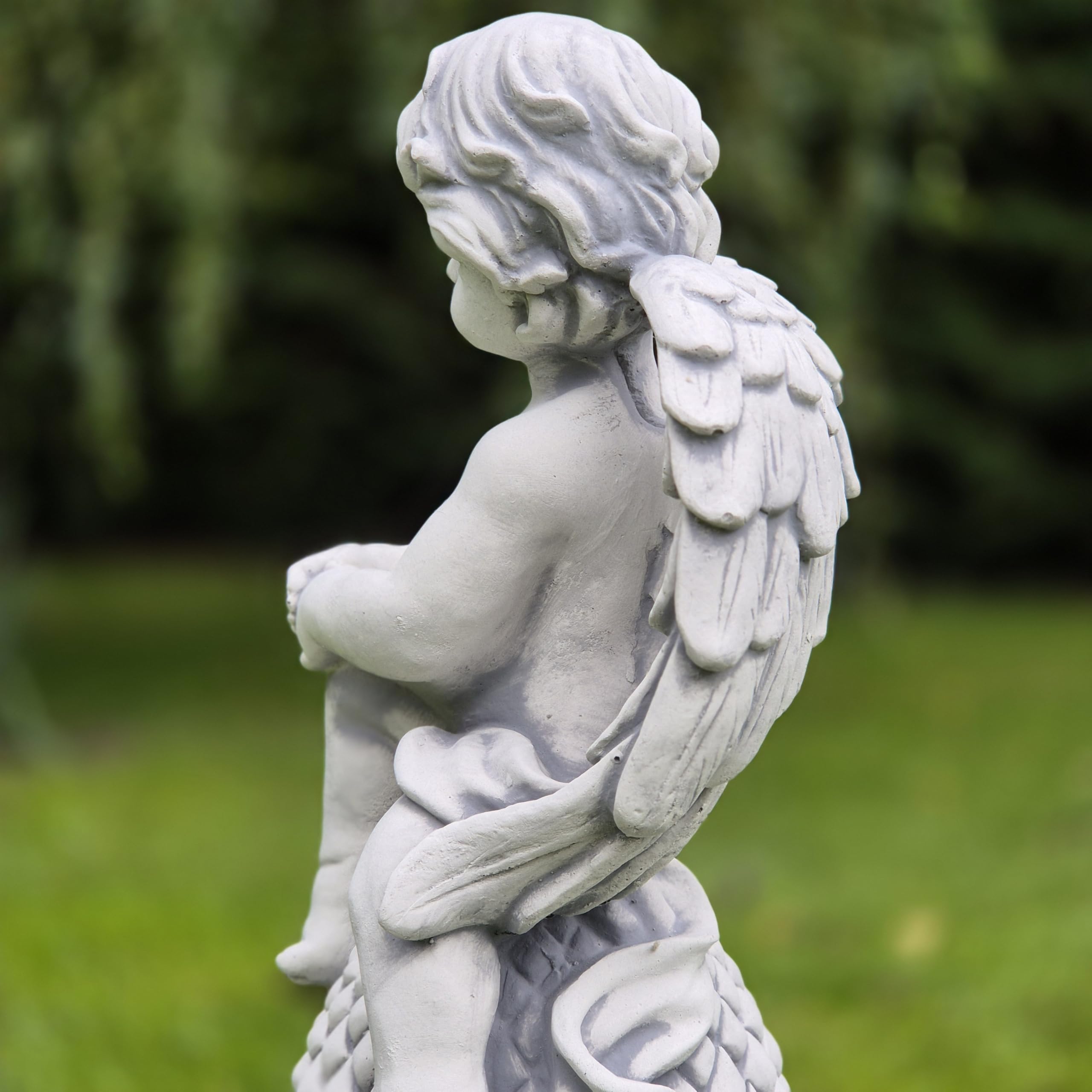 Figurka anioła na kulce – 38 cm, 7 kg – ręcznie malowana w kolorze szarym – z odlewu kamiennego, odporna na warunki atmosferyczne i mróz – dekoracja ogrodowa, anioł, figurka anioła na zewnątrz