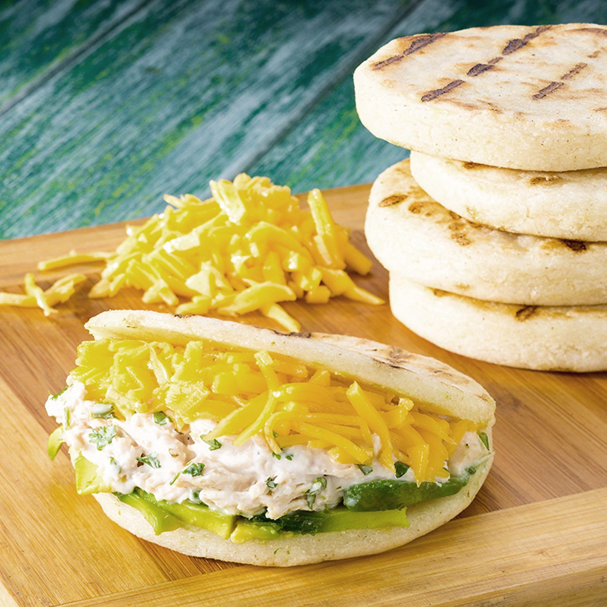 Doña Arepa - Harina de Maíz amarillo Extrafina - (Pack 10 x 1 kg) - 100% Natural y Rico en Fibra - Ideal para Preparar Arepas Colombianas, Cachapas y Platos típicos