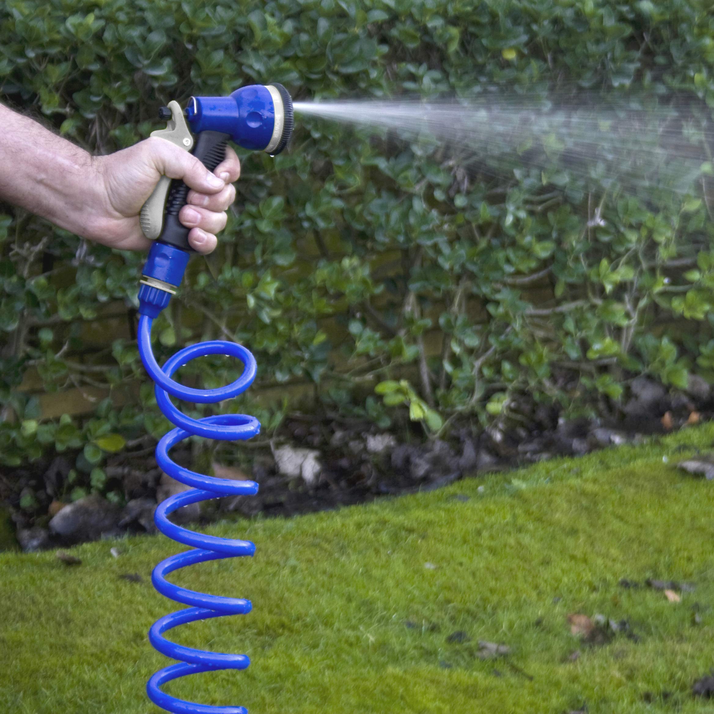 TATAY Kit de tuyau spirale de 15 m avec accessoires en plastique anti-UV, idéal pour terrasses et petits jardins.