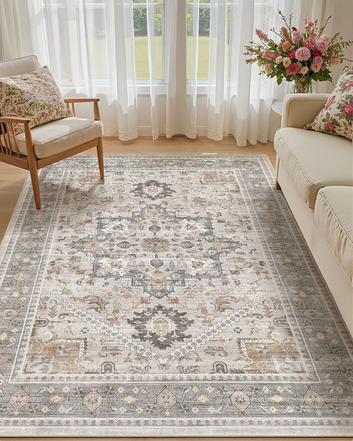 Tapis de salon floral oriental d'exception aux finitions contemporaines beige