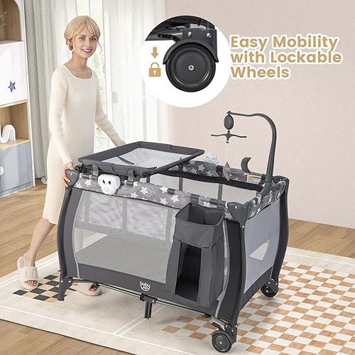 Miniatura 5 de Costzon Paquete 3 en 1 con moisés, corralito portátil para bebé con cambiador, moisés, caja de música, juguetes giratorios, ruedasfreno, canasta