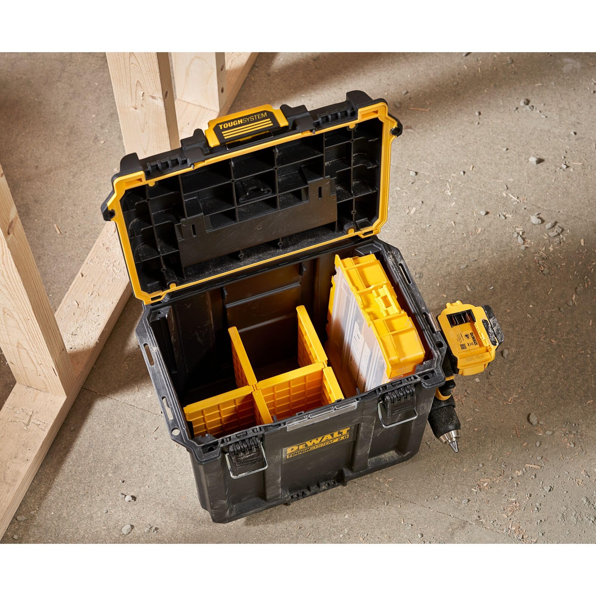DEWALT TOUGHSYSTEM 2.0 Caja de herramientas compacta y duradera con separadores extraíbles (DWST08035)