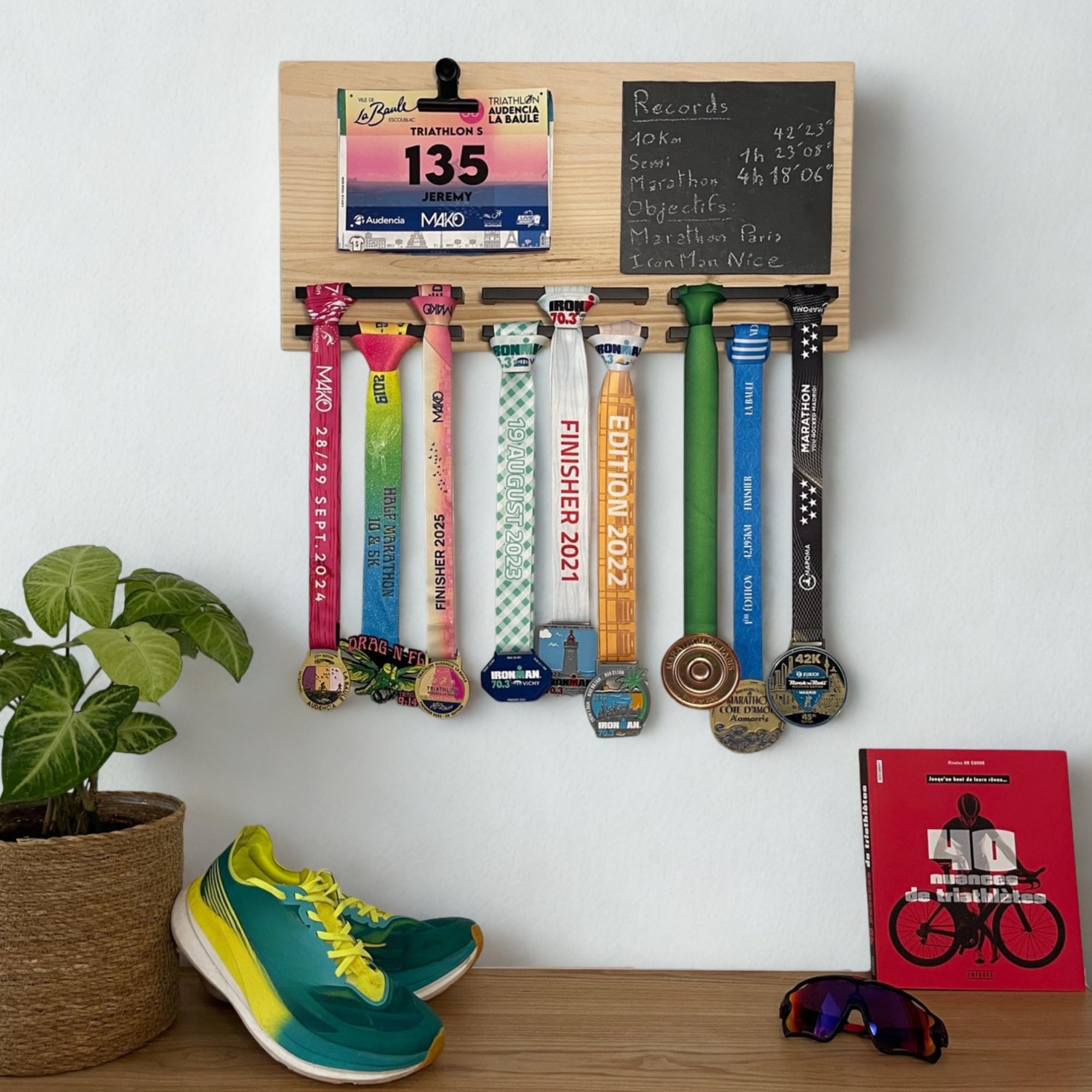 Générique Porte Médailles et Support dossards Premium 60 médailles en Bois Massif – Running Triathlon, Marathon et Ironman Finisher