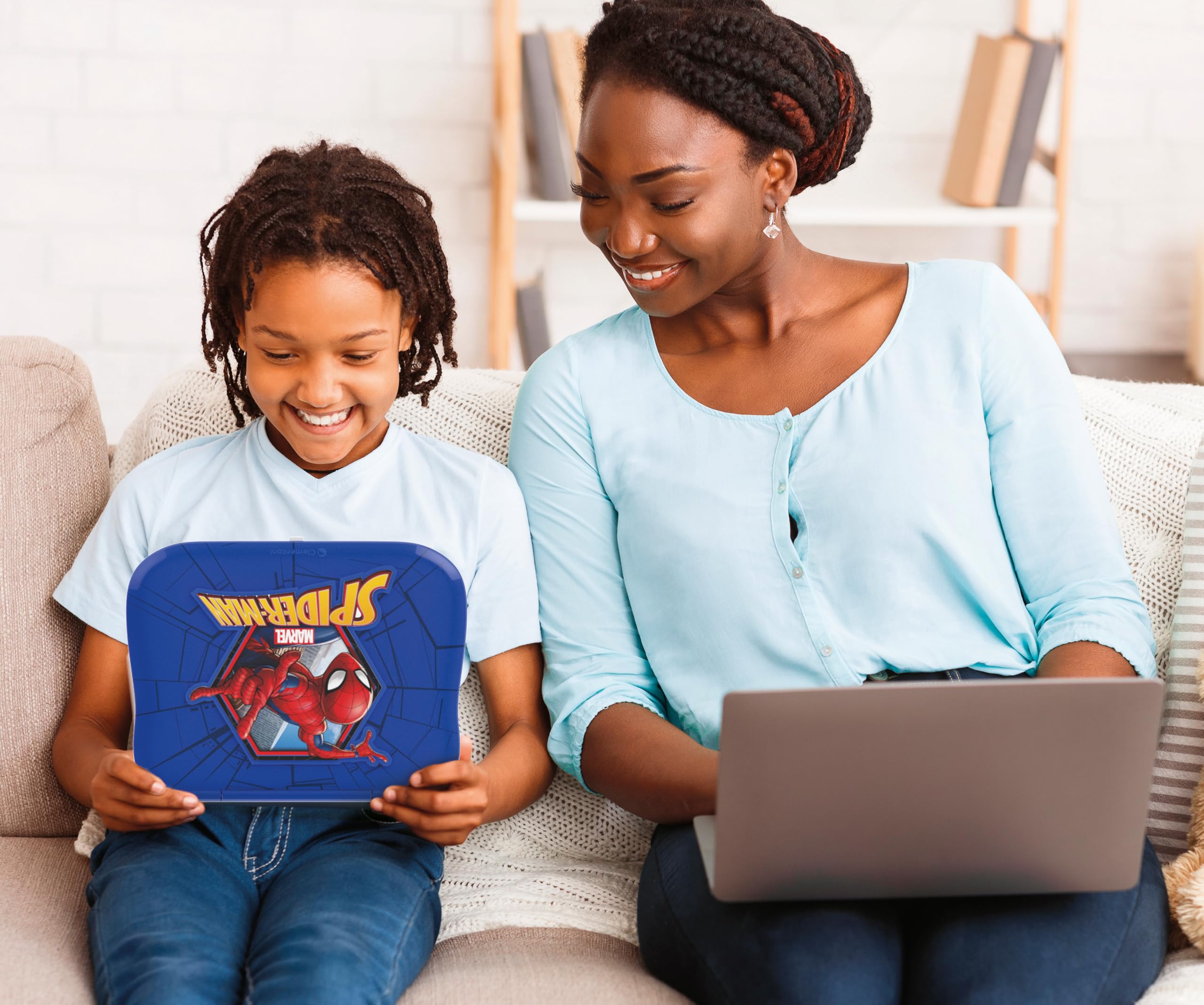 Clementoni - Computer Kid Spiderman Laptop Educativo Bambini 4+ Anni, 30 attività Educative, Gioco Elettronico per Imparare Lettere, Numeri, Musica e Logica, Batterie Incluse, Lingua Italiana, 16481