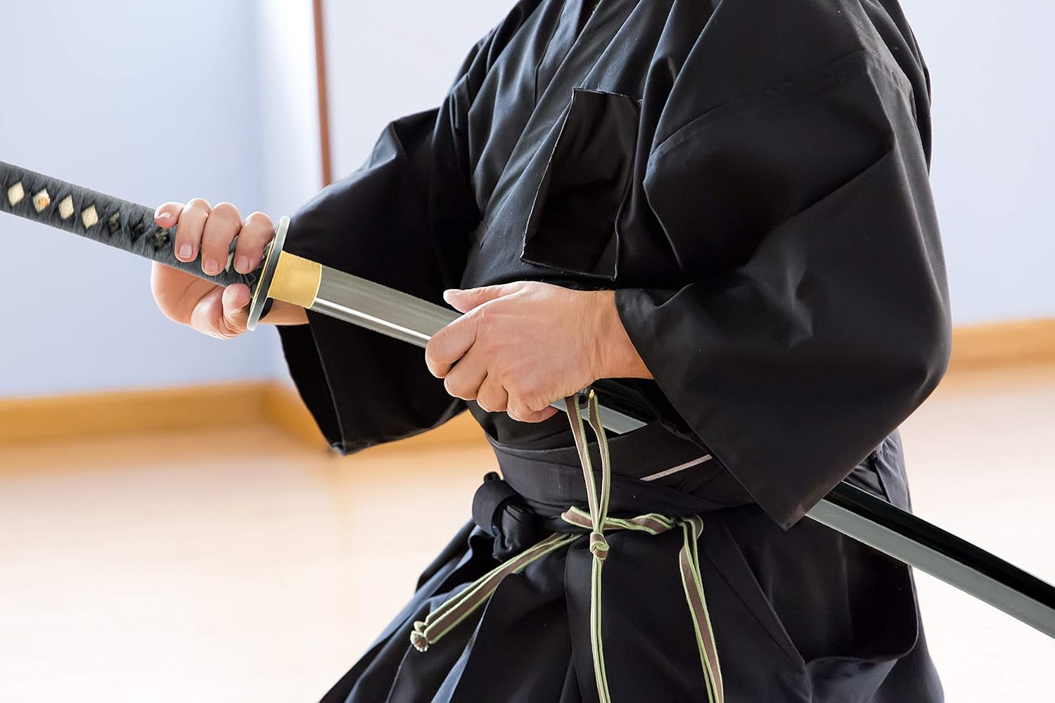 HMS Unsharpened Iaido Trainging Katana Sword, Aluminium Alloy Blade, Handmade, Full Tang, Brass Fittings, Bamboo Alloy Tsuba, Black Scabbard