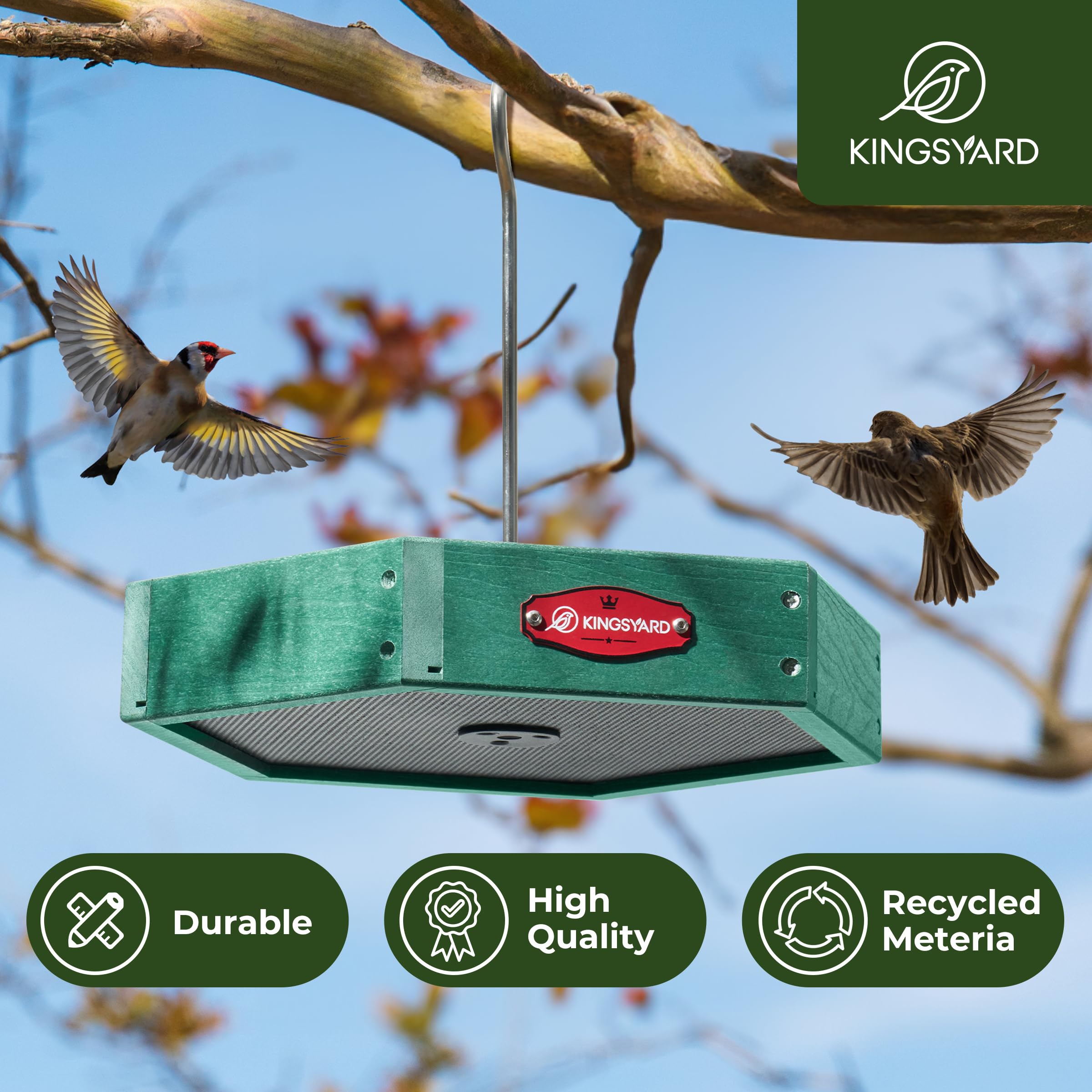 Kingsyard Comedero colgante para pájaros para exteriores, estación de alimentación de plástico reciclada resistente para pájaros silvestres con bandeja de malla de metal y poste colgante de acero