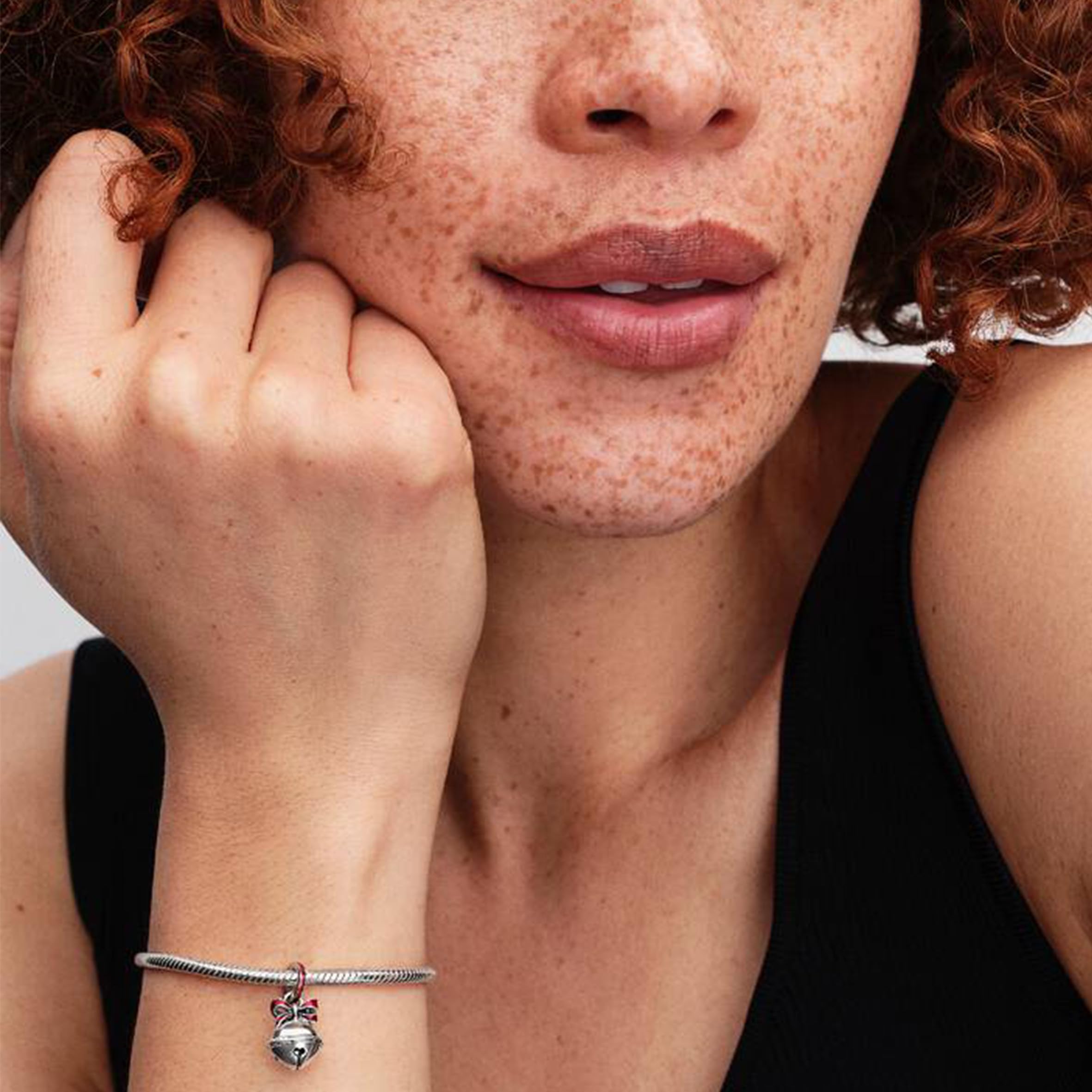 PANDORA Moments Campana di Natale - Ciondolo a charm in argento sterling, compatibile con Moments, 794246C01