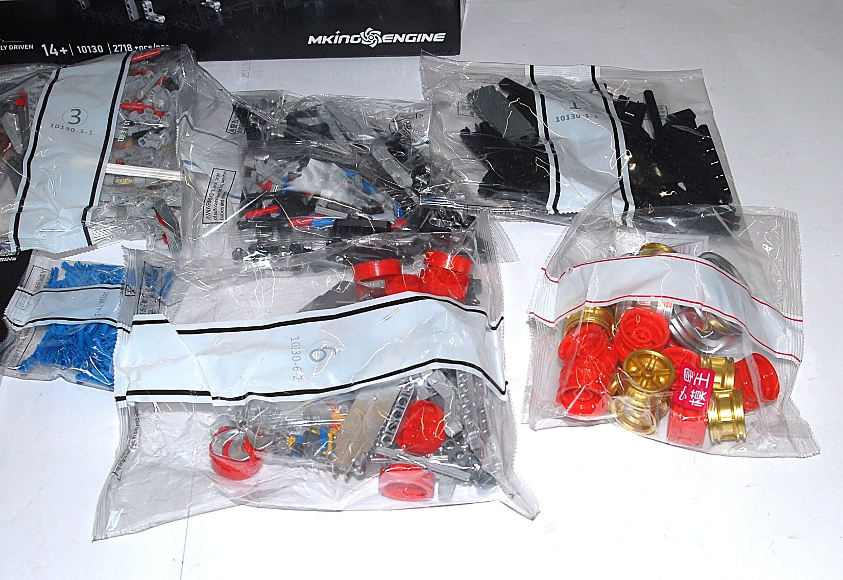 Mould King 10130 F488 Super Car V8 Biturbo da Costruire, Kit Tecnico Motorizzato con 2718 Pezzi, Motore Elettrico XL, 8 Pistoni e Doppio Turbocompressore