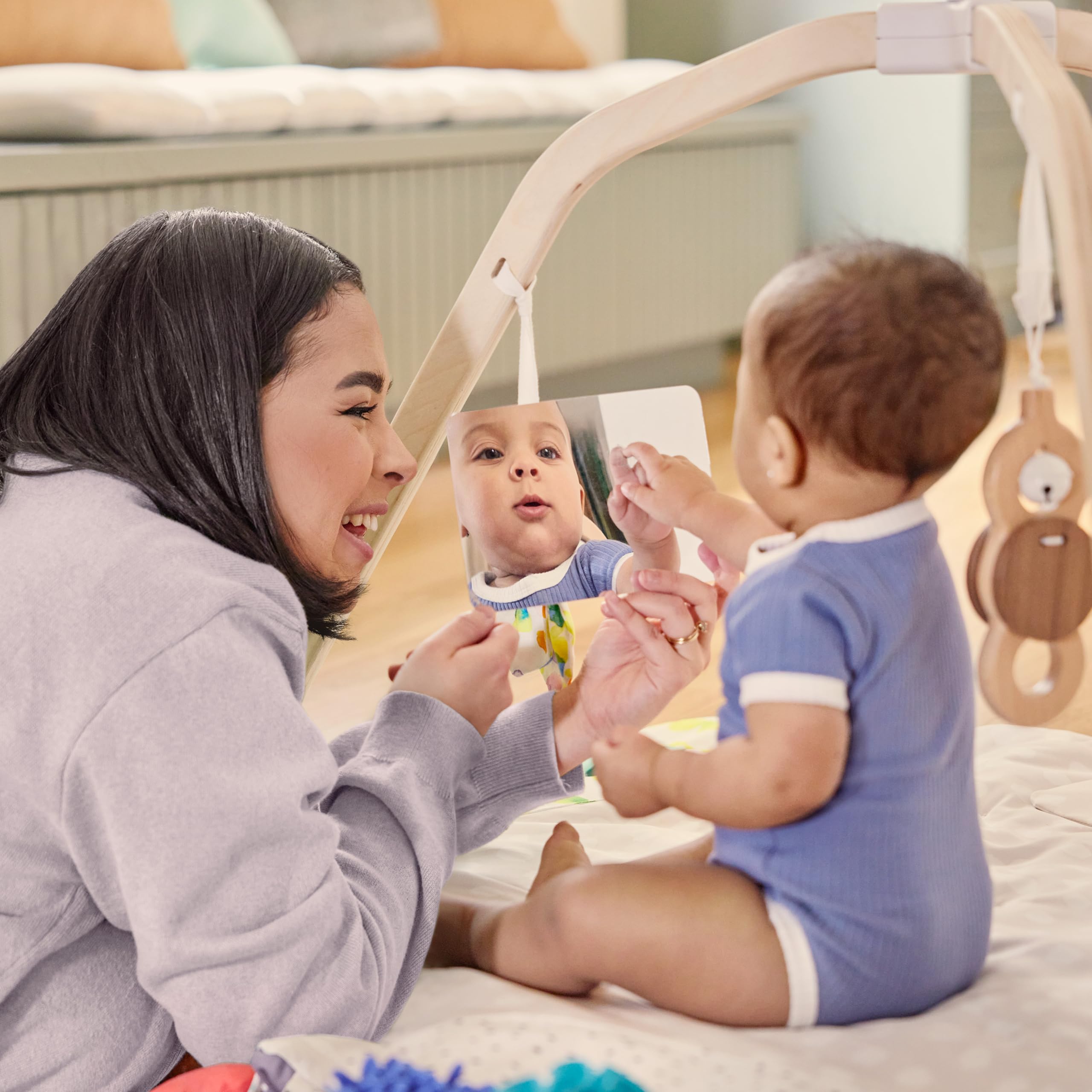 Lovevery Tapis d'Éveil Bébé avec Arche de Jeu en Bois, 5 Zones, Développement l'enfant, Dès la Naissance