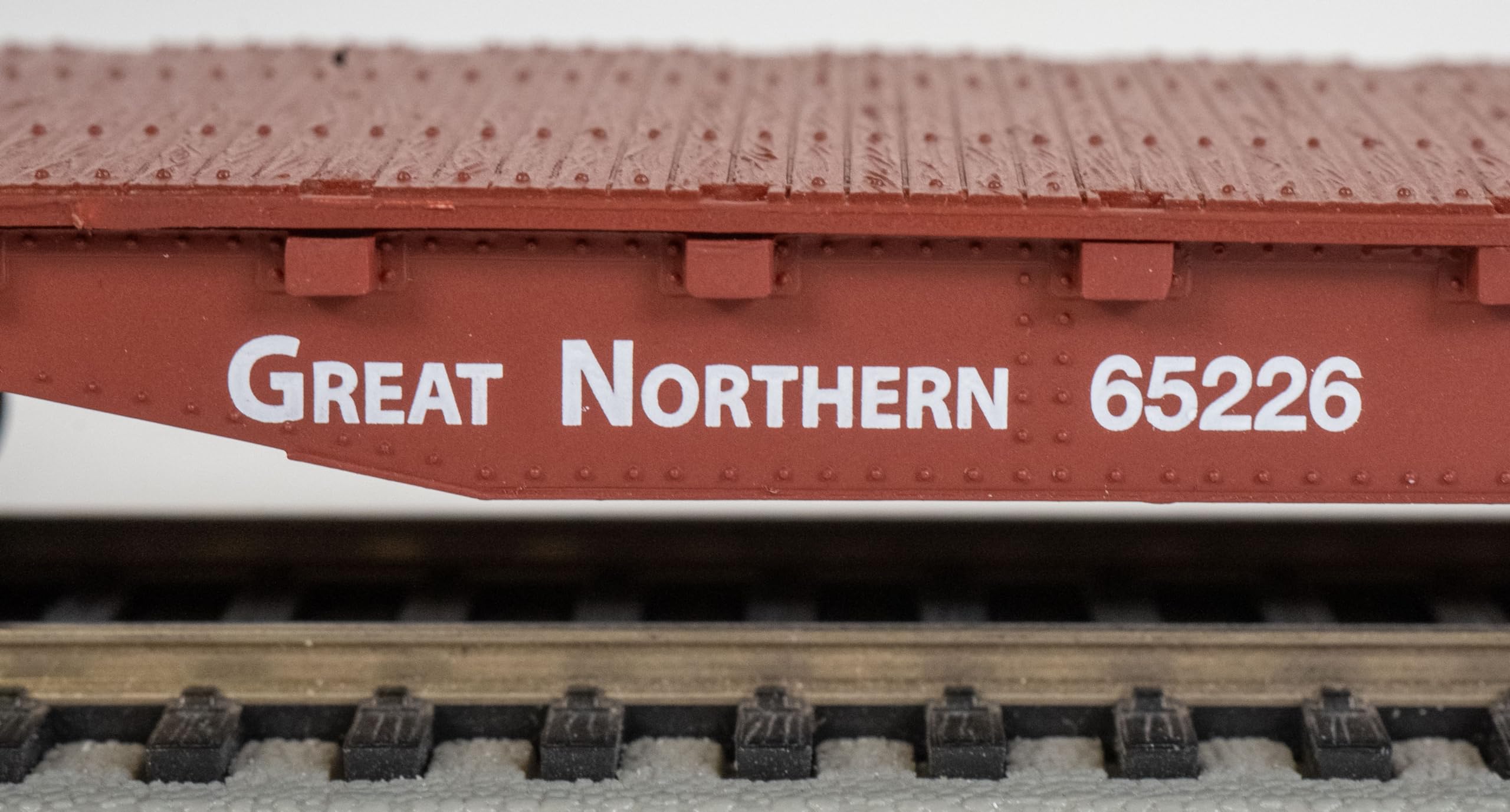Bachmann Spur Ho Wagon de Marchandises 52' Flatcar Wagon Plat Great Northern