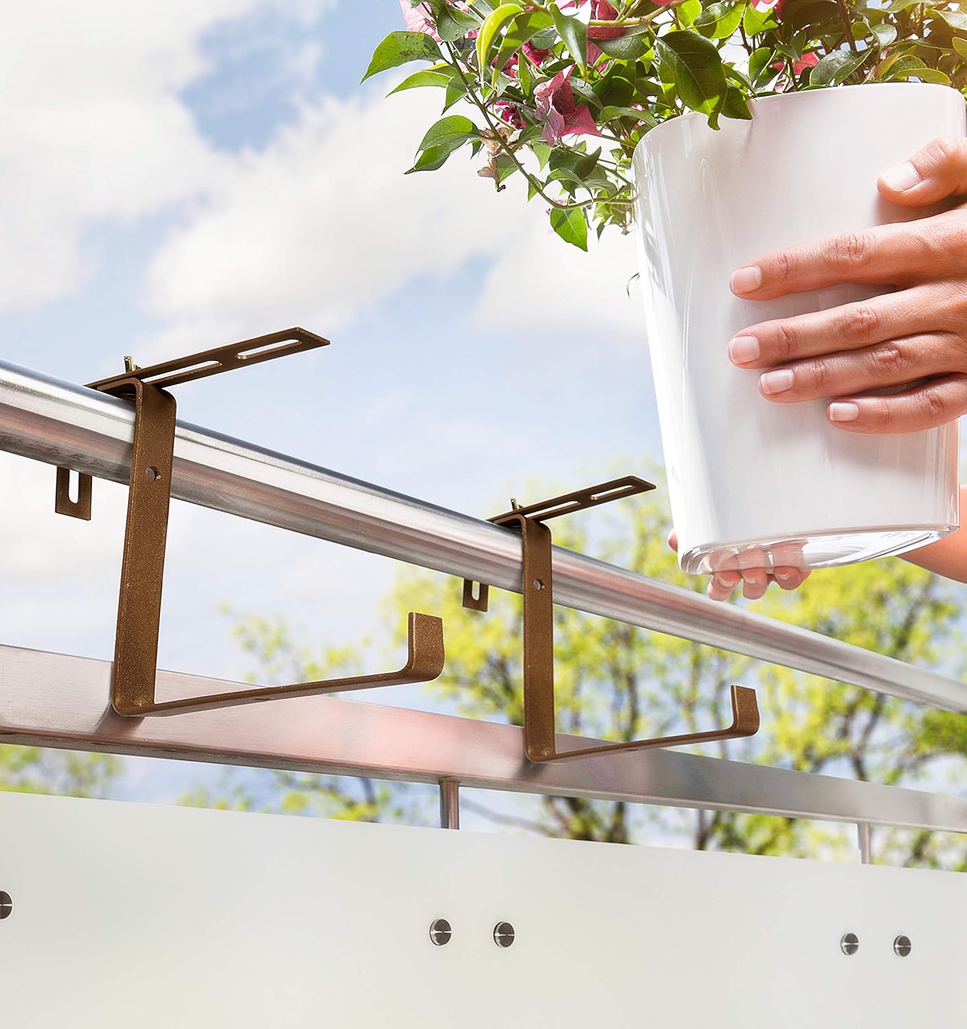 Windhager Flower Box Holder for Brushes and Balcony Railings, Load