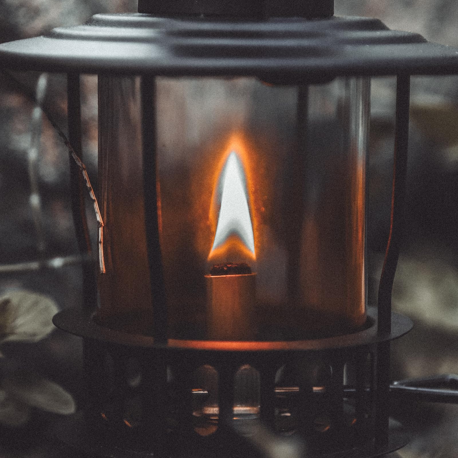 Fire-Maple Vintage Petroleumlampe 400 ml – Retro Camping Laterne aus Metall, tragbare Outdoor Öllampe für Bushcraft, Garten & Notfallbeleuchtung (Petroleum nicht enthalten) | Kaltgewalzter Stahl & Glas, Vintage Ästhetik, Kapazität: 13,5 fl.oz, Gewicht: 50
