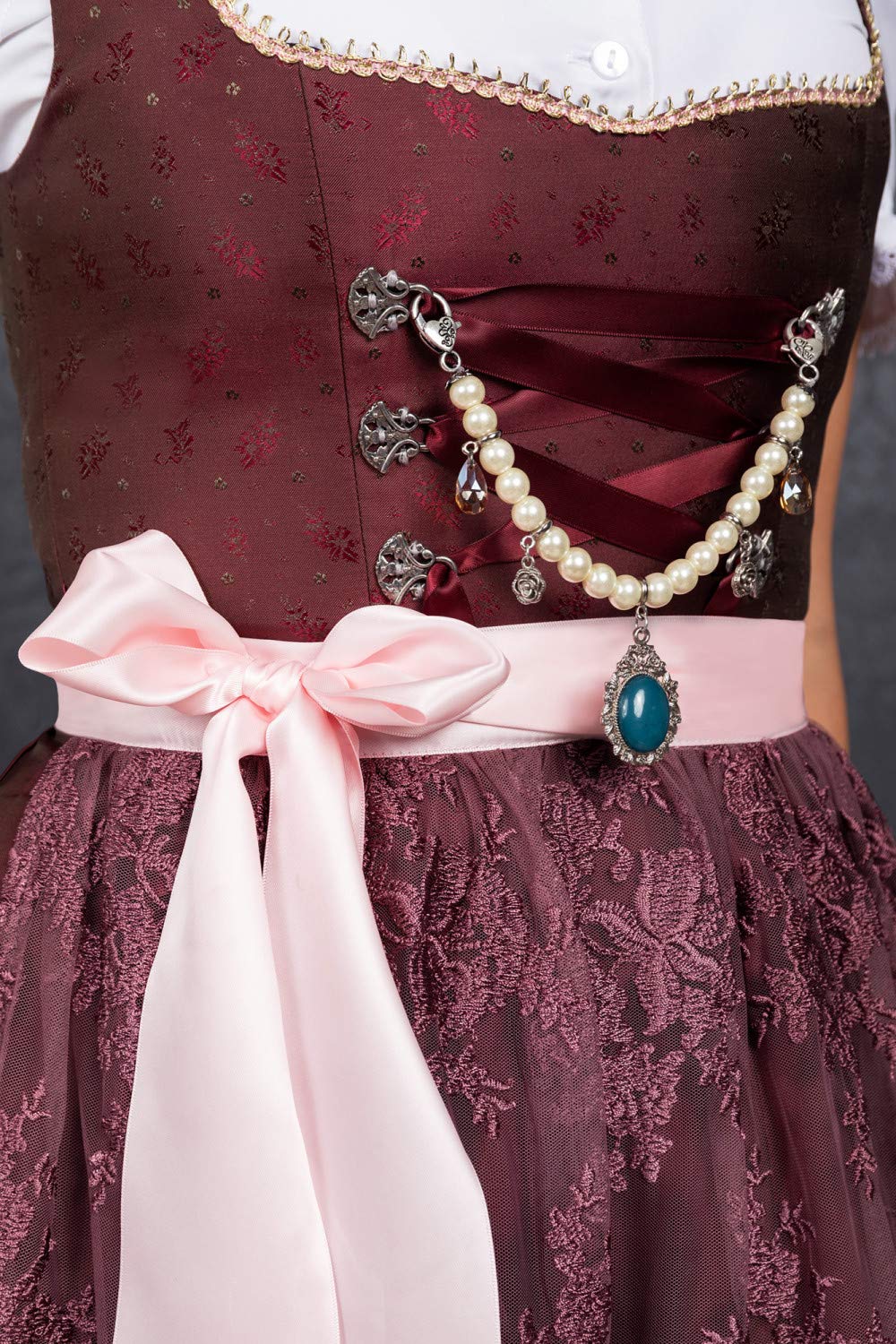 Edelnice Trachtenmode Exklusives Designer Stehkragen Langes Dirndl Stella inkl. Spitzen Dirndlschürze und Charivari