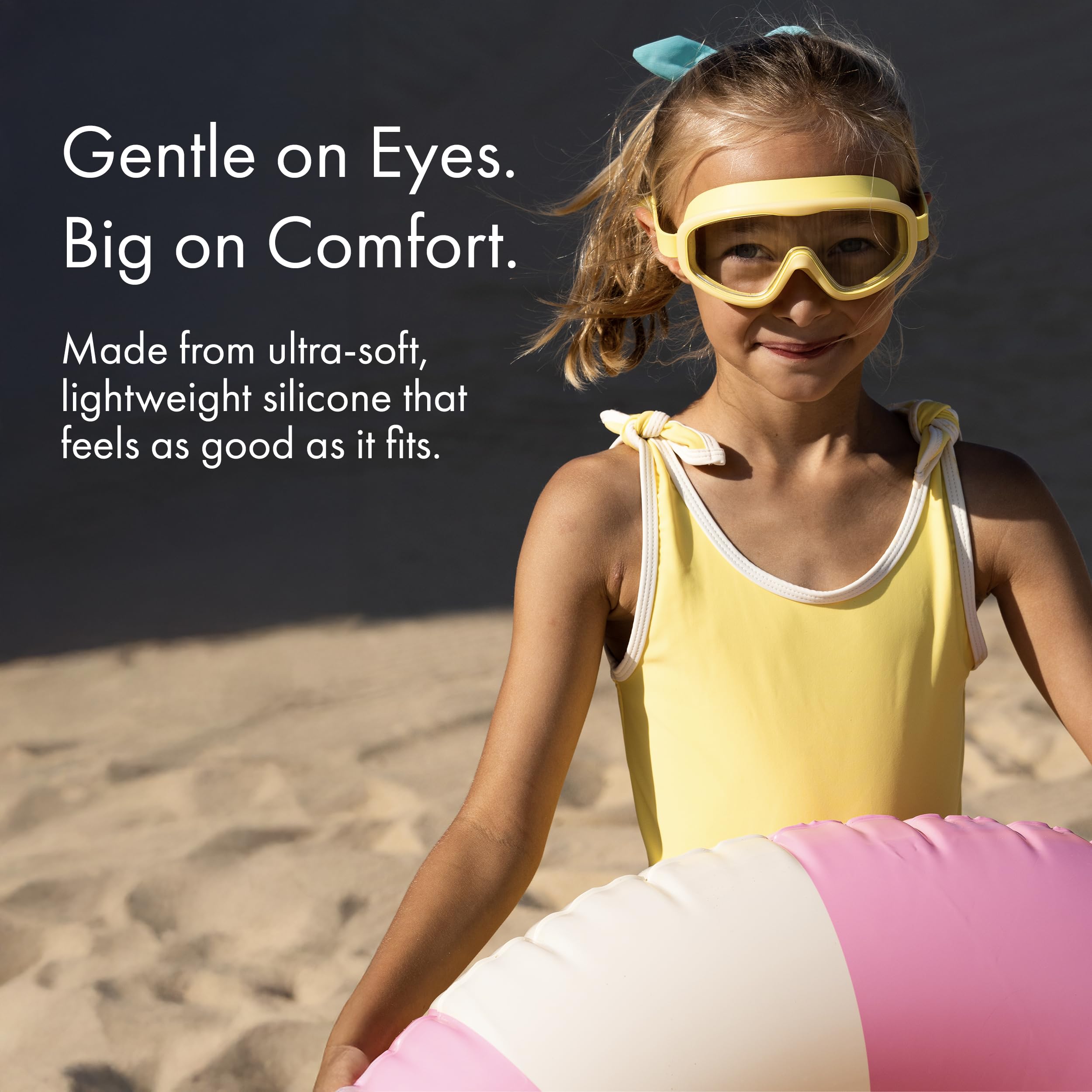 Petites Pommes Gafas de natación para niños de 3 a 8 años – silicona ligera, lente gran angular antivaho, diseño retro, correas ajustables, hebilla para el cabello, bolsa de algodón