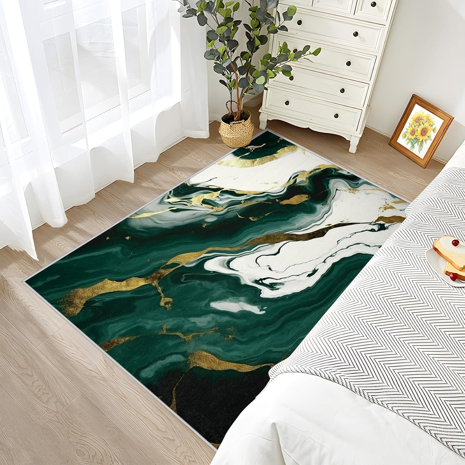 Tapis de balcon et terrasse imitation marbre vert pour un salon de jardin moderne