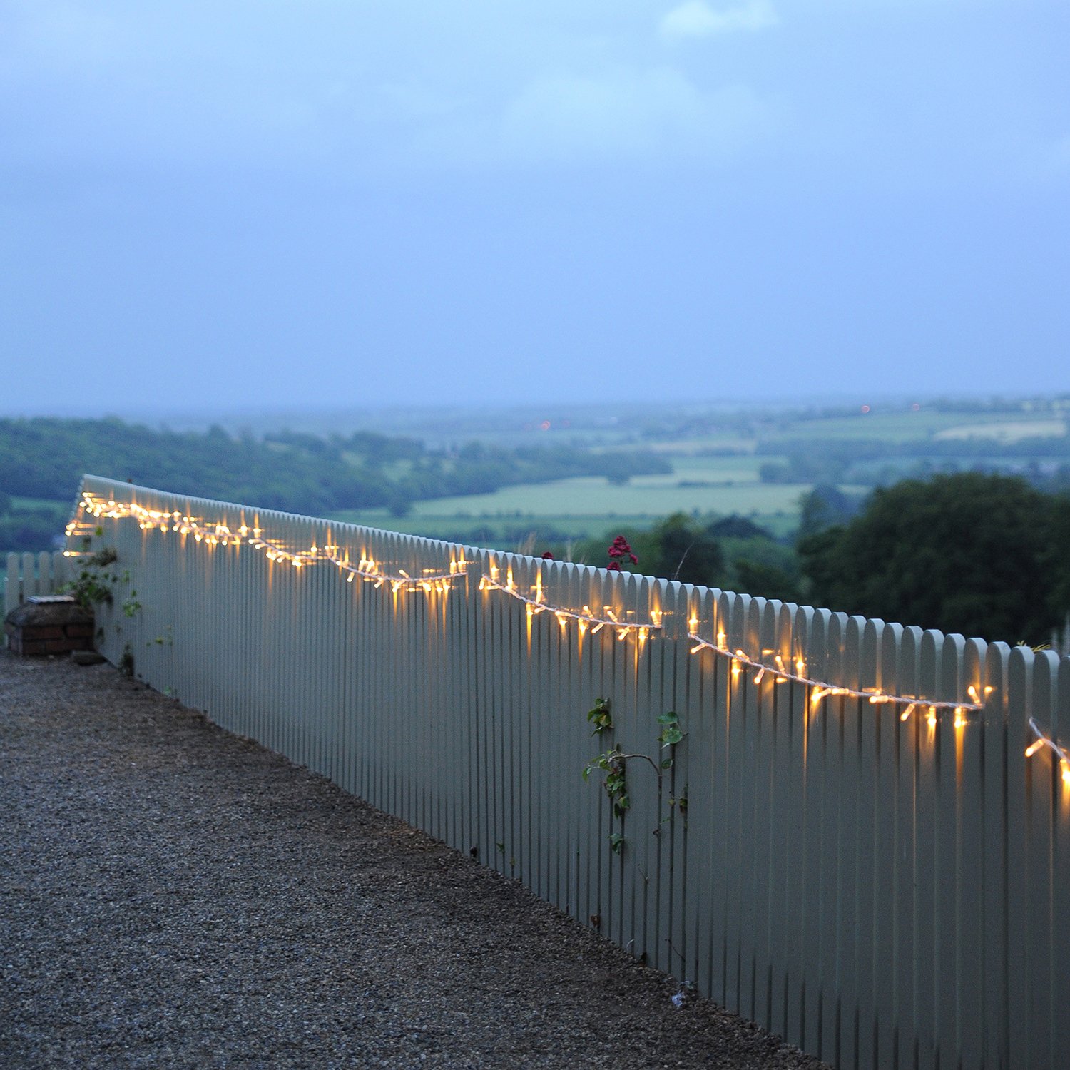 Lights4fun 4x 100er LED Lichterkette weiß 40m Core Connect Serie strombetrieben koppelbar inkl. Netzstecker