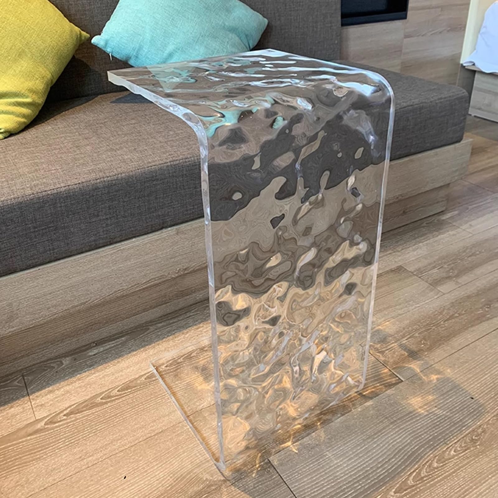 Table d'appoint Ripples pour optimiser l'espace et travailler confortablement depuis son canapé