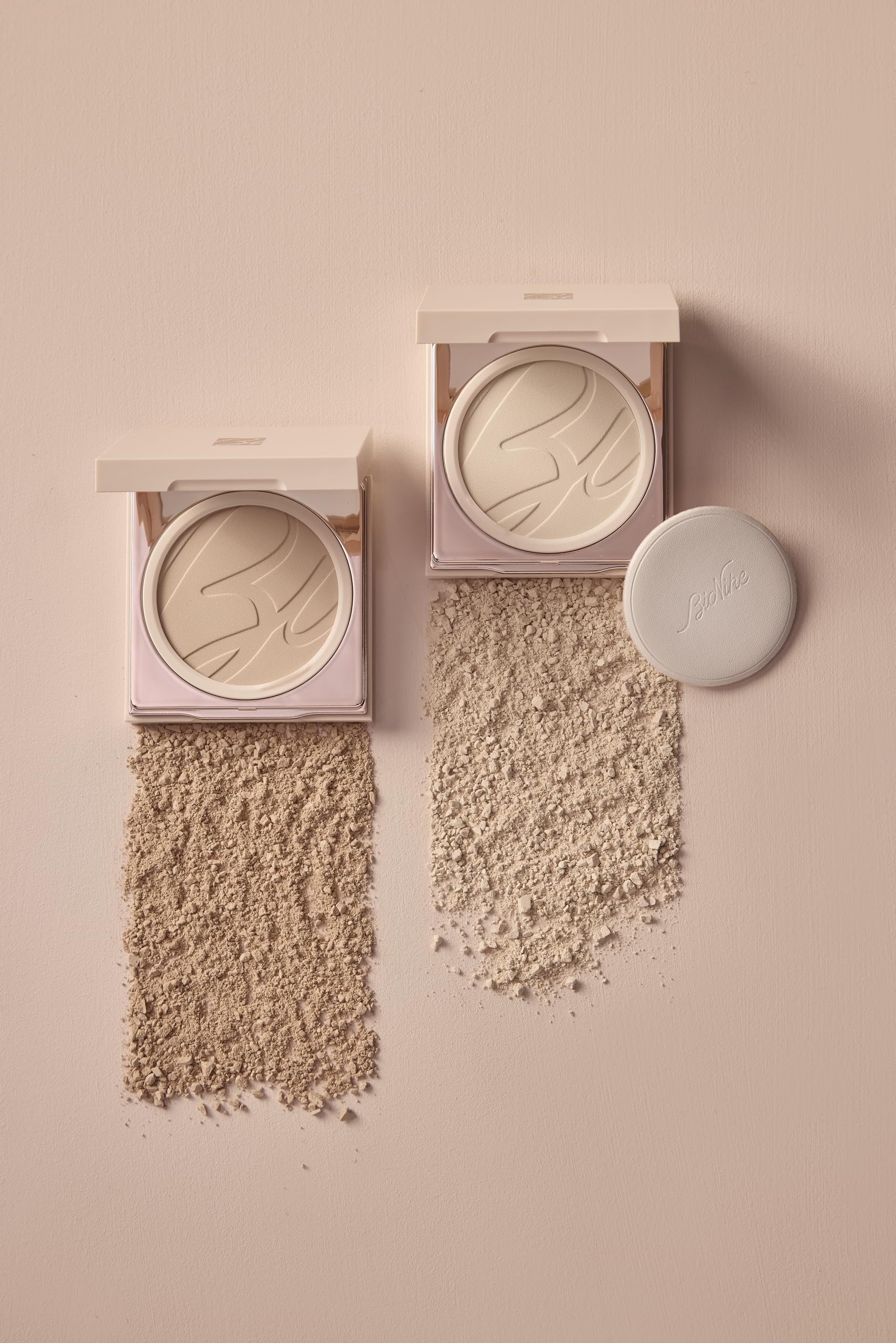 Bionike Defence Color - Cipria Compatta Soft Touch N.102 Miel, per Pelle Sensibile, Fissa il Makeup con un Finish Matte, Uniforma l'Incarnato e Minimizza le Rughe sul Viso, 8 gr