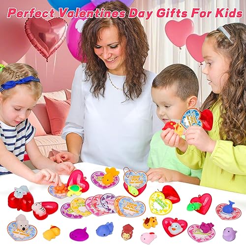 Miniatura 5 de Paquete de 28 regalos para el día de San Valentín para niños, juguetes para ansiedad Mochi Squishies rellenos de corazón y tarjetas del día de San