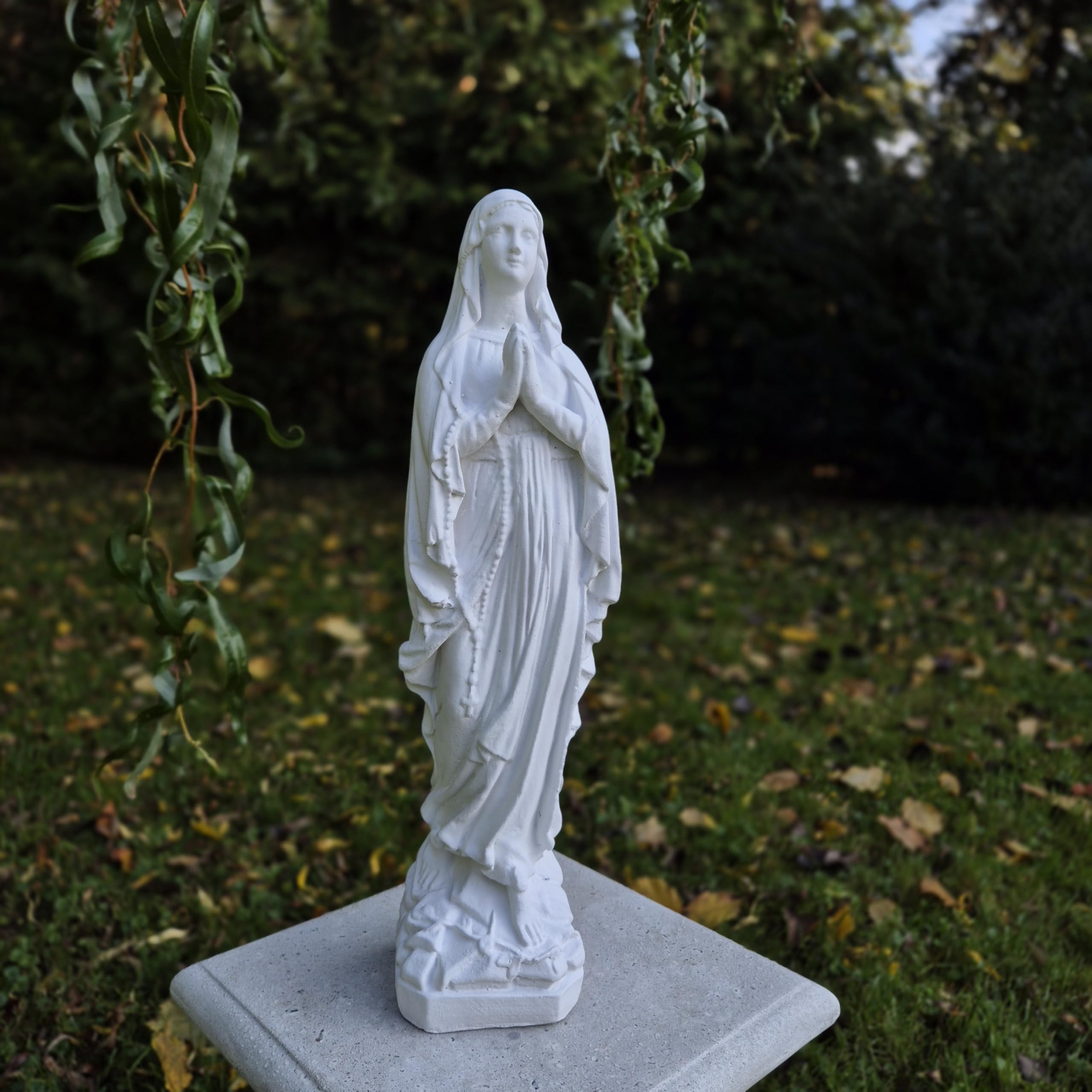 FABRIQ Statua della Sacra Madonna 38 cm – 2 kg in pietra artificiale – resistente alle intemperie e al gelo – Statua da giardino Madonna per casa e chiesa