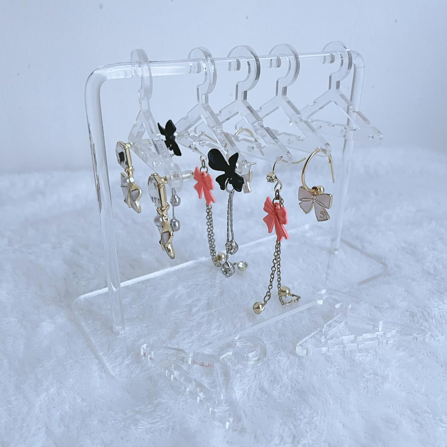 Earring Hanger Rack with 8 Mini Coat Hangers, Acrylic Earring Holder Display Stand, Ear Studs Hanging Earrings Organizer For Women Girls,Rose Gold