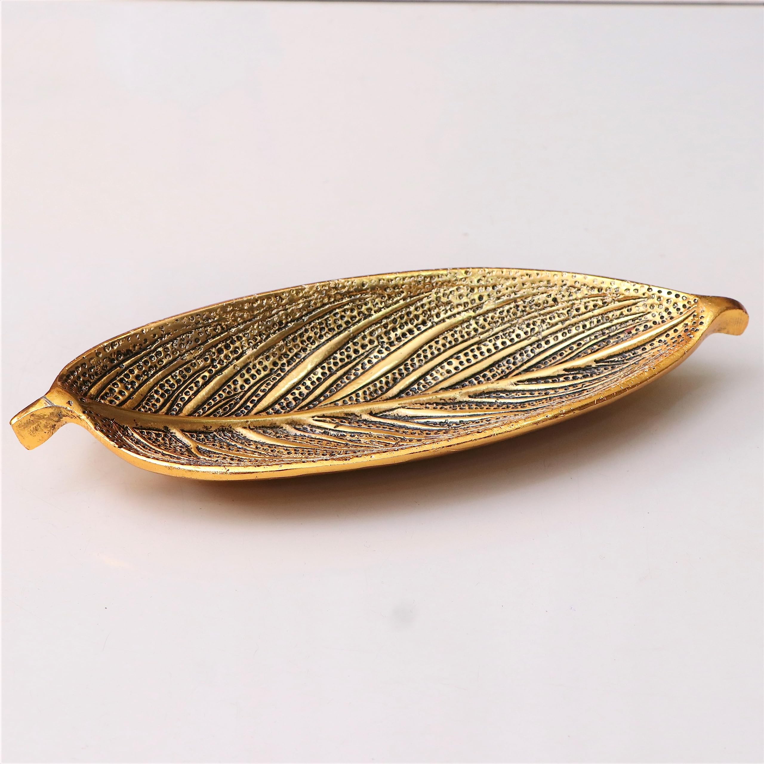 KridayKraft Hand Crafted Metal Leaf Shape Tray with Collectible Art Perfect for Home Centre Table Serving Dry Fruits (Golden, Pack of 1) (B0CBRN2SG6) Amazon Price History, Amazon Price Tracker