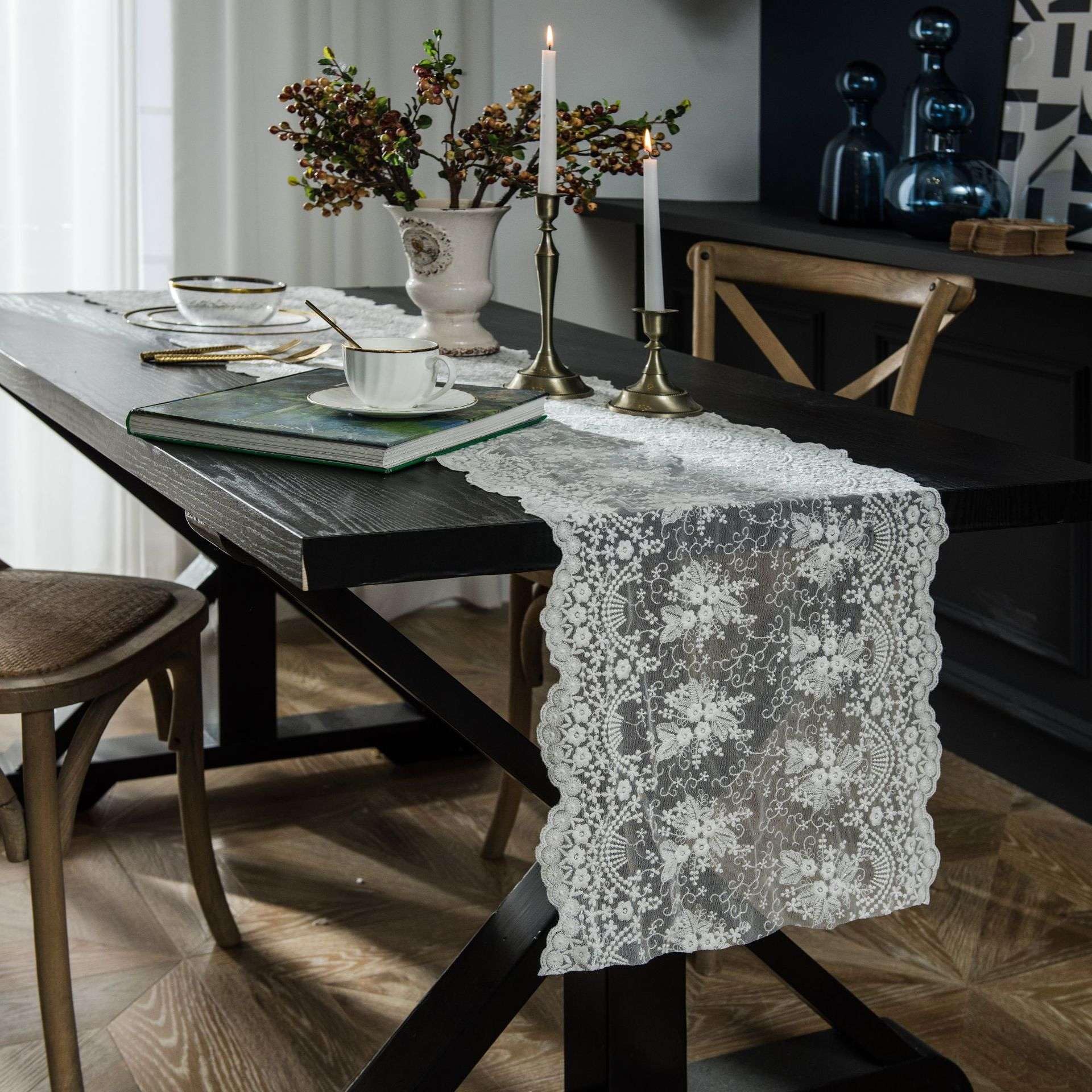 Chemin de table joliment brode haut de gamme en dentelle de style nordique moderne