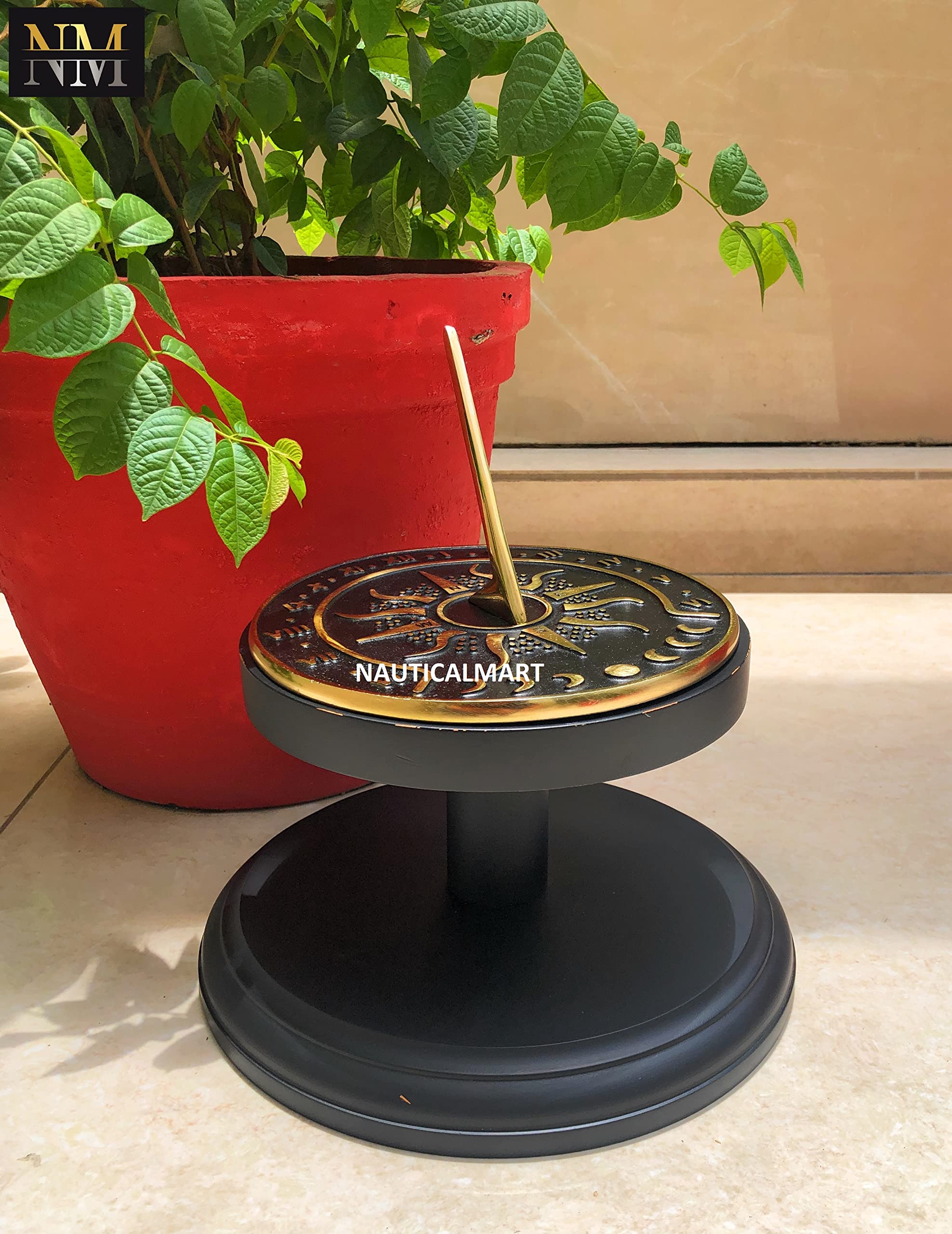 Nautical-Mart Reloj de latón con esfera de sol de jardín – 8.5 pulgadas de diámetro reloj de sol con detalles de latón pulido