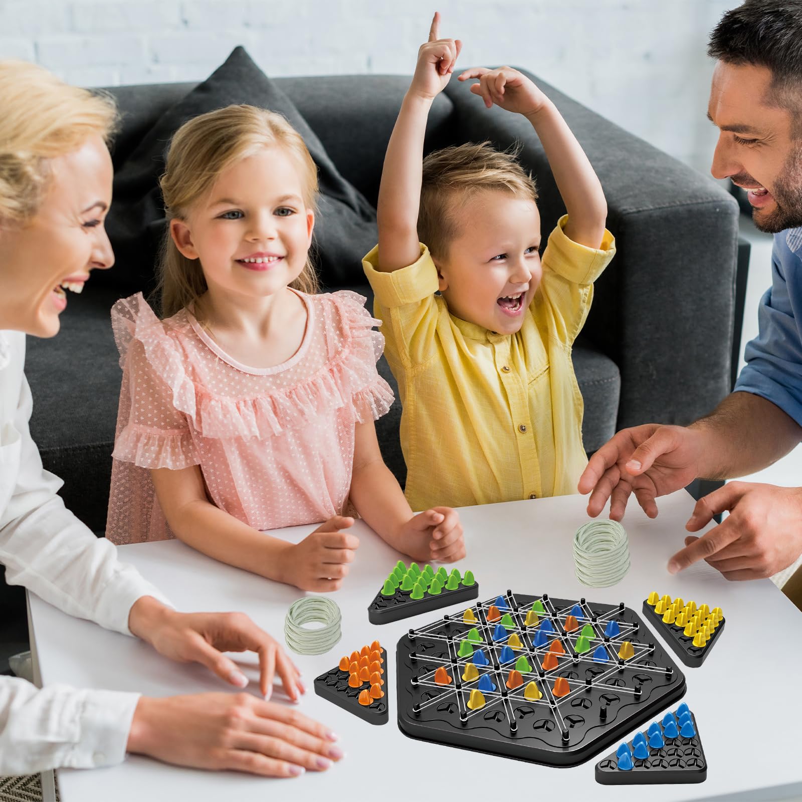 Gioco Da Tavolo Labirinto Geometrico – Dama Rompicapo Per 2-4 Giocatori, Include Tabellone, 84 Pezzi E 50 Elastici