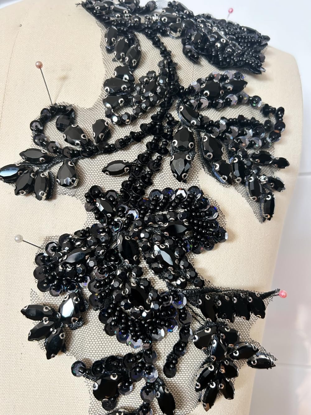 1 Pair/lot Costumes Beaded Appliques and Patches with Crystals Rhinestones Sew on Lace Sewing Accessories for Wedding Prom Evening Crafts DIY Dresses Gowns (Black)