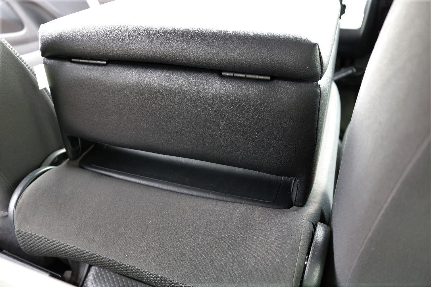 Amazon | FIVEX トヨタ 200系ハイエース DX用 コンソールボックス  