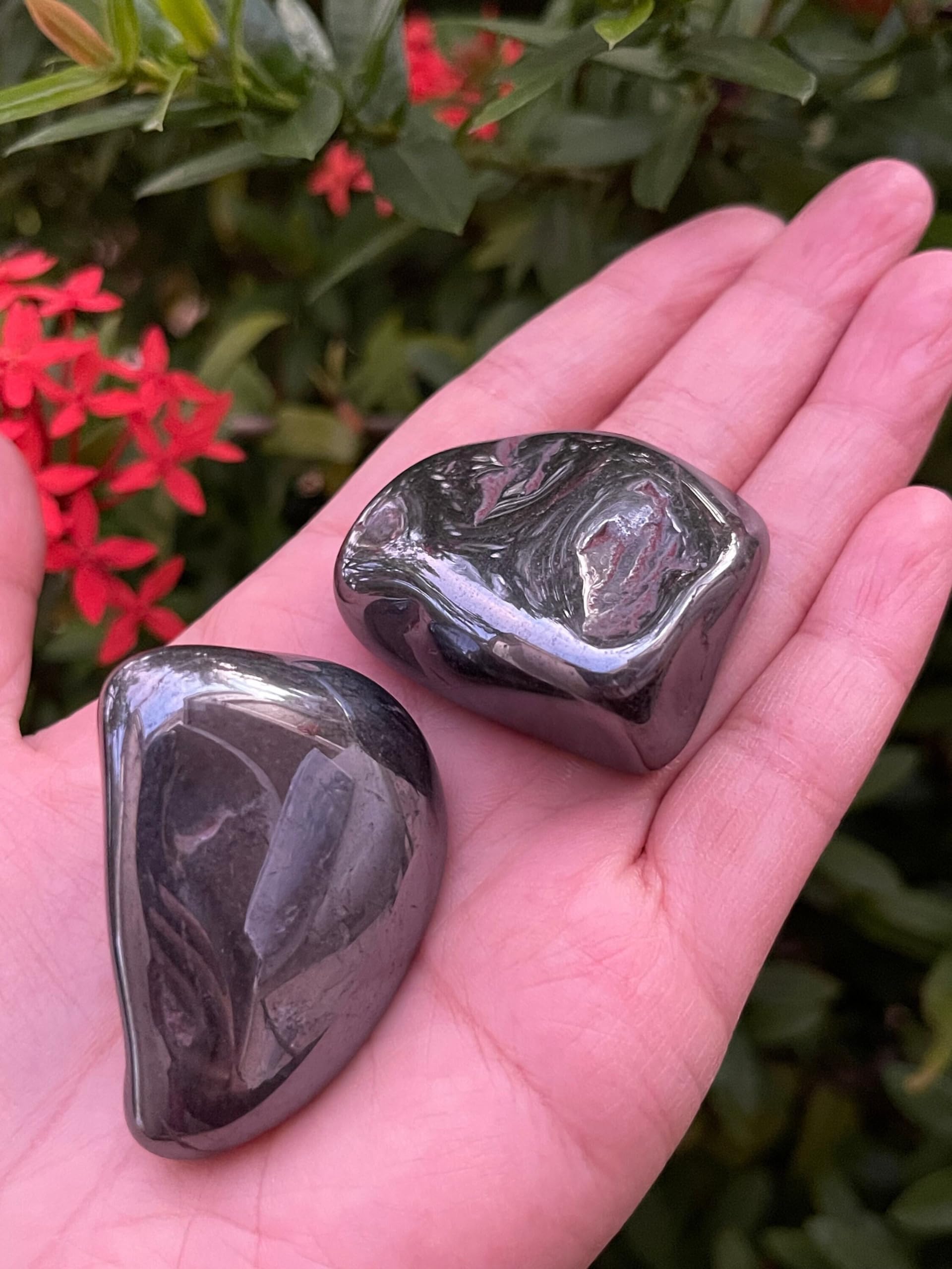 GAF TREASURES WHOLESALE Hematite Pebble, Large Hematite Tumbled Stone, Natural Polished Hematite Crystals, Hematite Palm Stone, Hematite Healing Crystals (Hematite, 0.5 Pound)