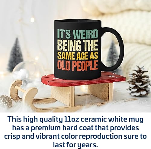 Miniatura 4 de Retro It's Weird Being The Same Age As Old People - Camiseta sarcástica negra de 11 onzas