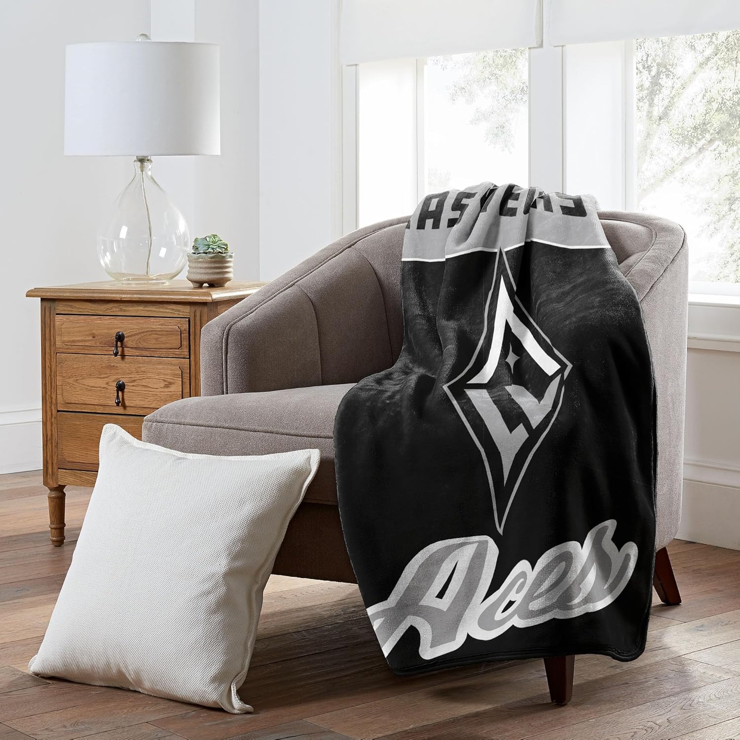 WNBA Indiana Fever Throw Blanket — Ultra-Soft Comfort for Fans of Women's National Basketball Association — Cozy Game Night Fleece Blanket for Living Room, Dorm, Tailgate, Gift & Basketball Season