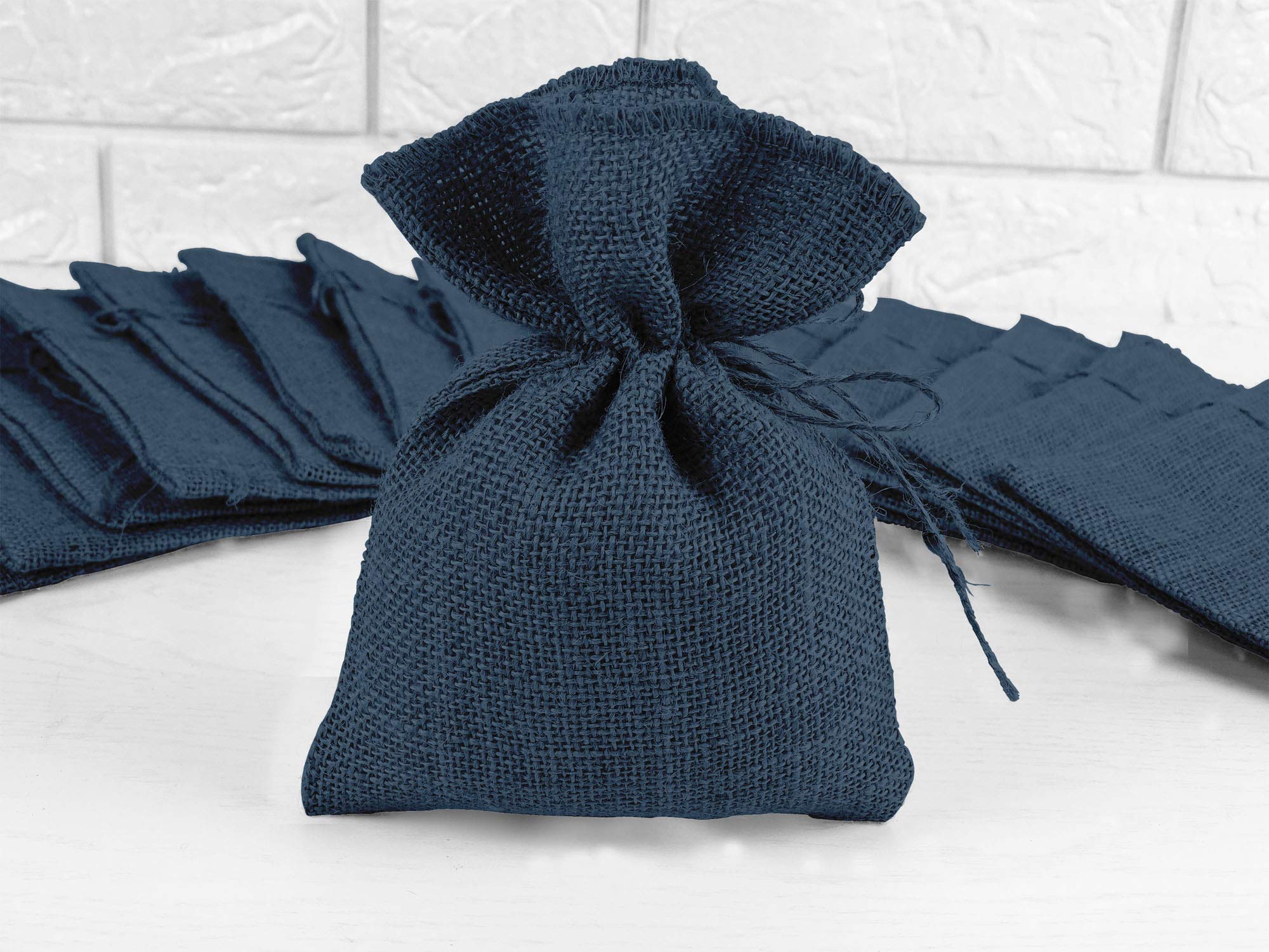 Lot de 30 sacs en toile de jute avec cordon de serrage respectueux de l'environnement pour fête de mariage, fête d'anniversaire, Noël, loisirs créatifs