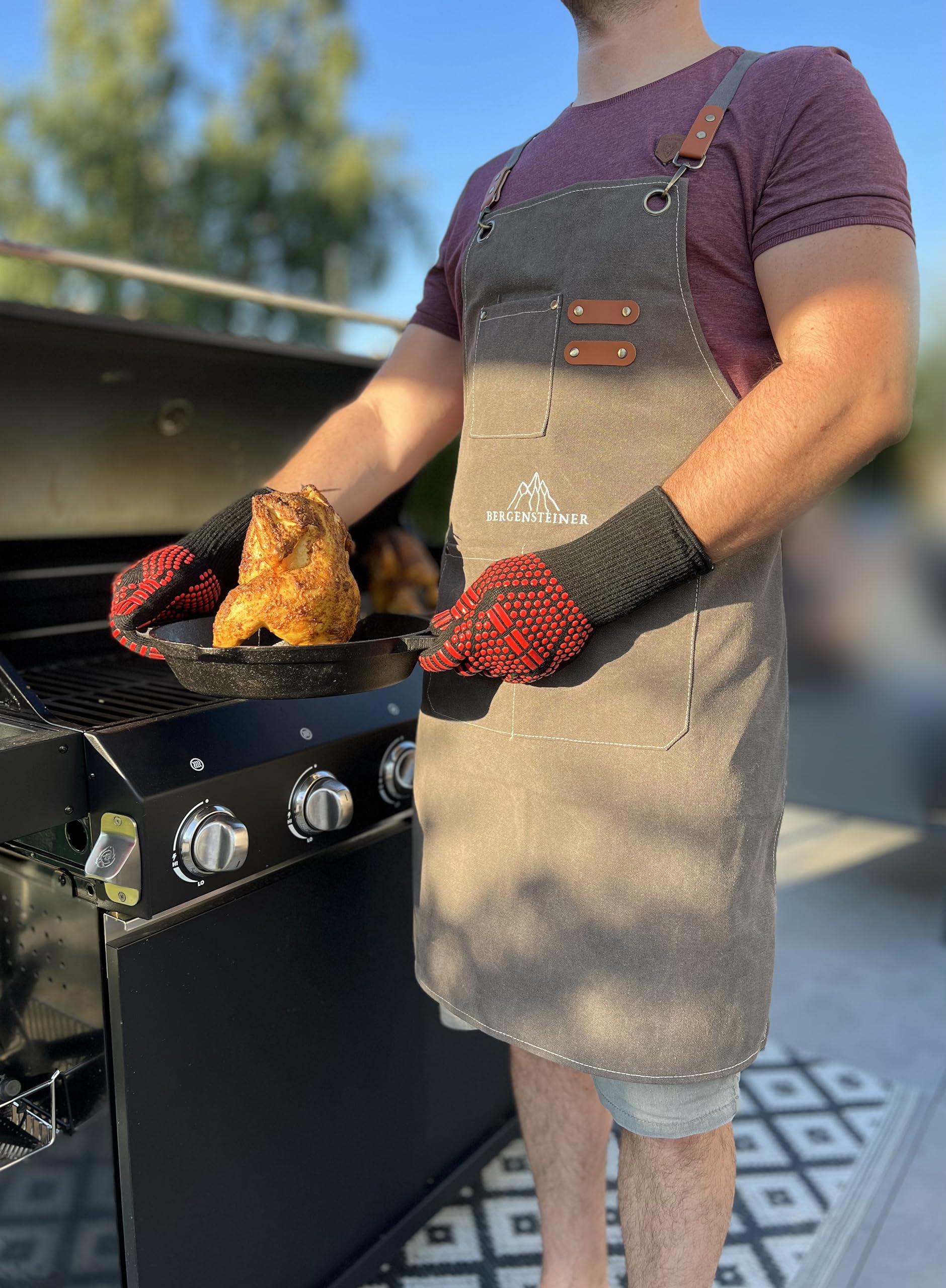 Grillschürze für Männer aus 100% Baumwolle | Premium Qualität, sehr robust | Küchenschürze, BBQ Schürze für Grill | Kochschürze Herren | inkl. Premium Grillhandschuhe