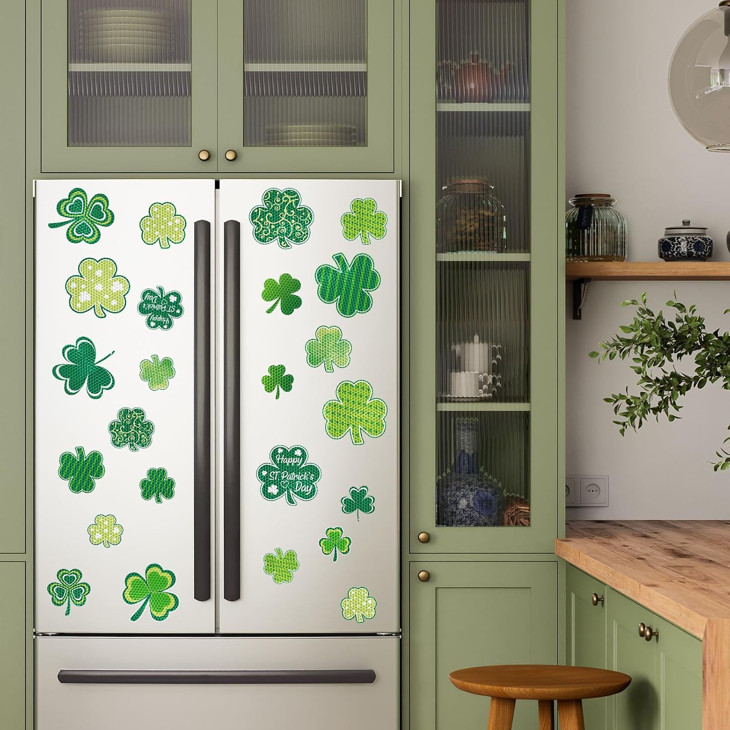 FYSUIMU 24 Pcs St. Patrick's Day Reflective Car Magnets Green Shamrock Magnetic Stickers Clover Garage Magnet Decals for Irish Holiday Decor (Not for Aluminum Alloy Vehicle)