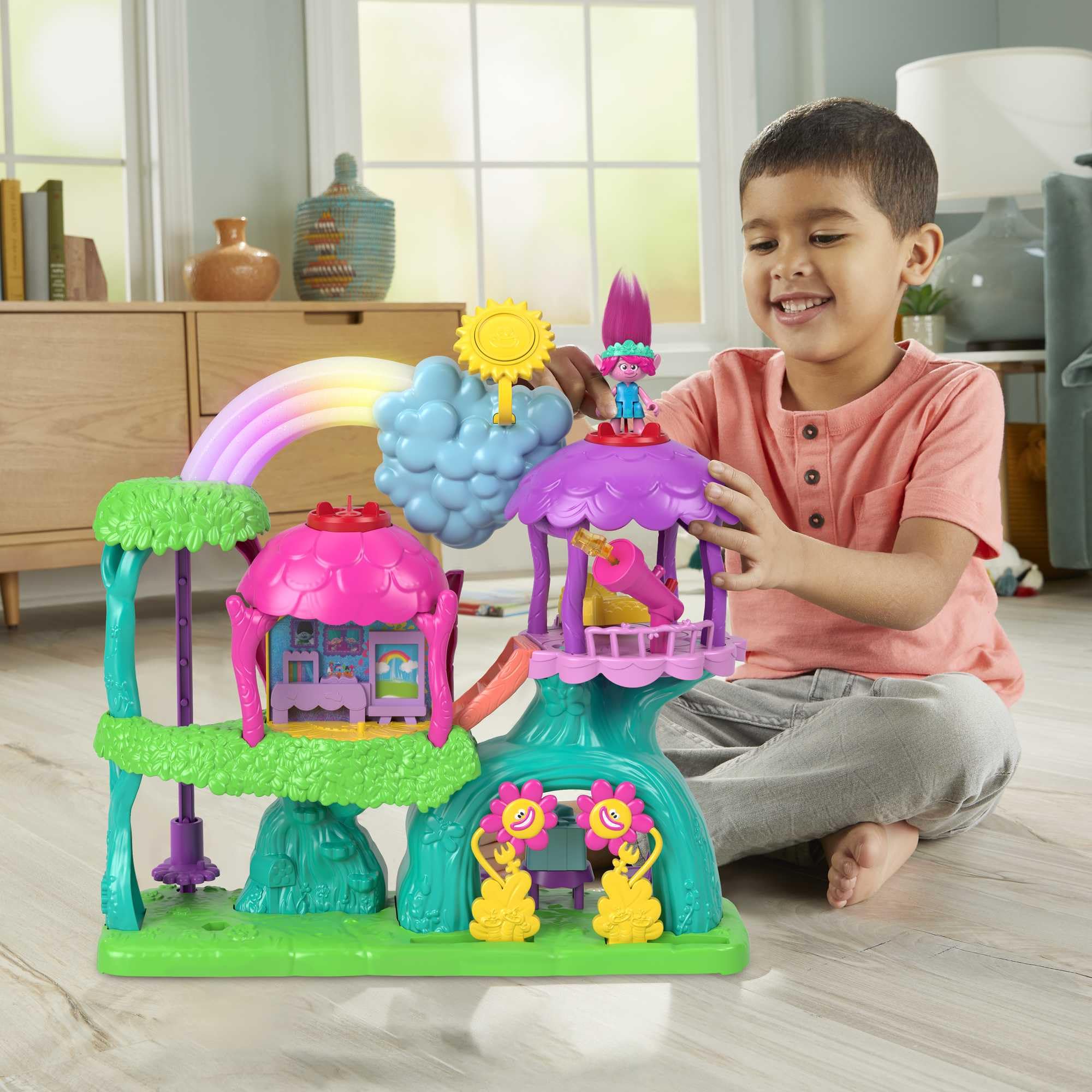 Image secondaire de Coffret Musical Interactif DreamWorks Trolls - Cabane Arc-en-Ciel avec Figurine Poppy