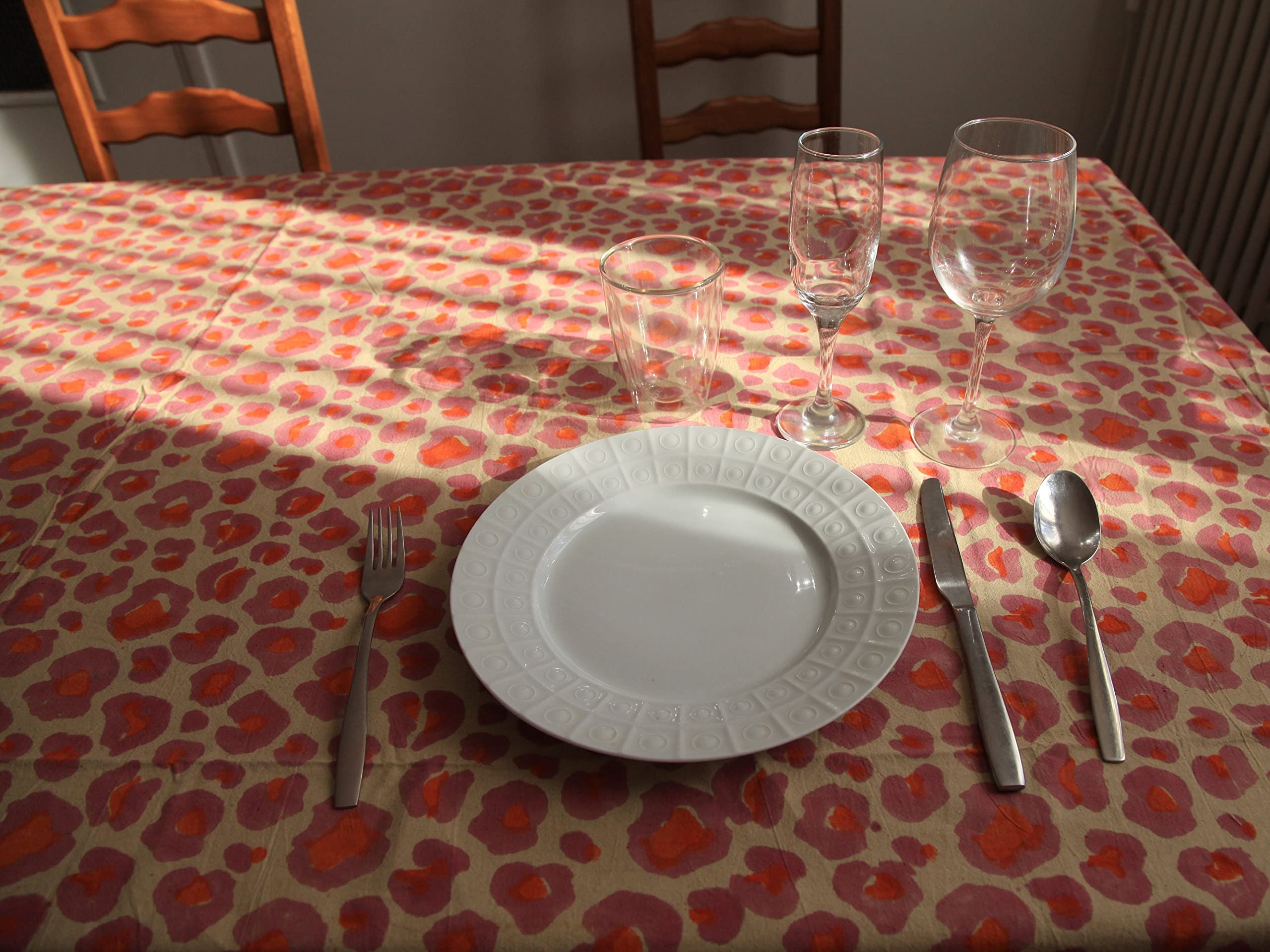 Nappe rectangulaire Léopard rose fait main en coton chic pour table raffinée